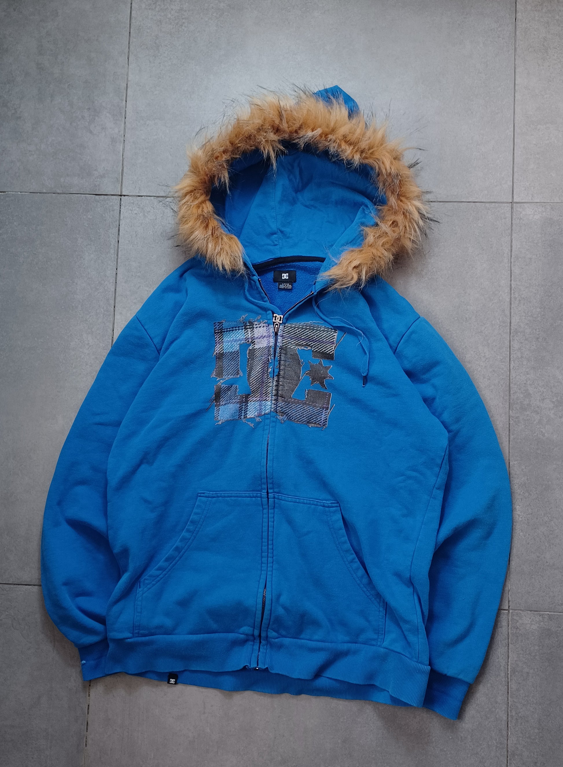Niebieska bluza rozpinana DC z futerkiem