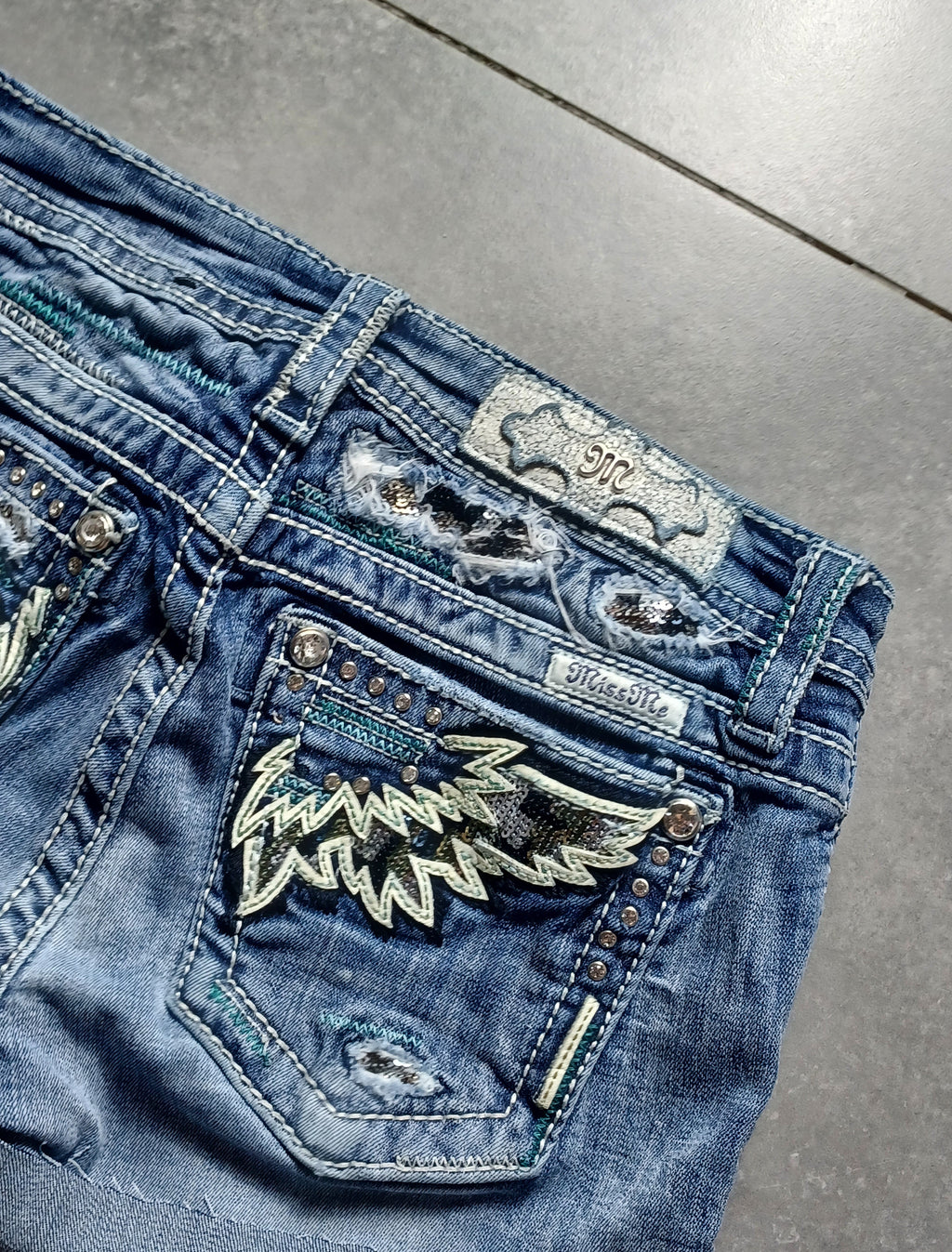 Niebieskie low rise szorty jeansowe Miss Me