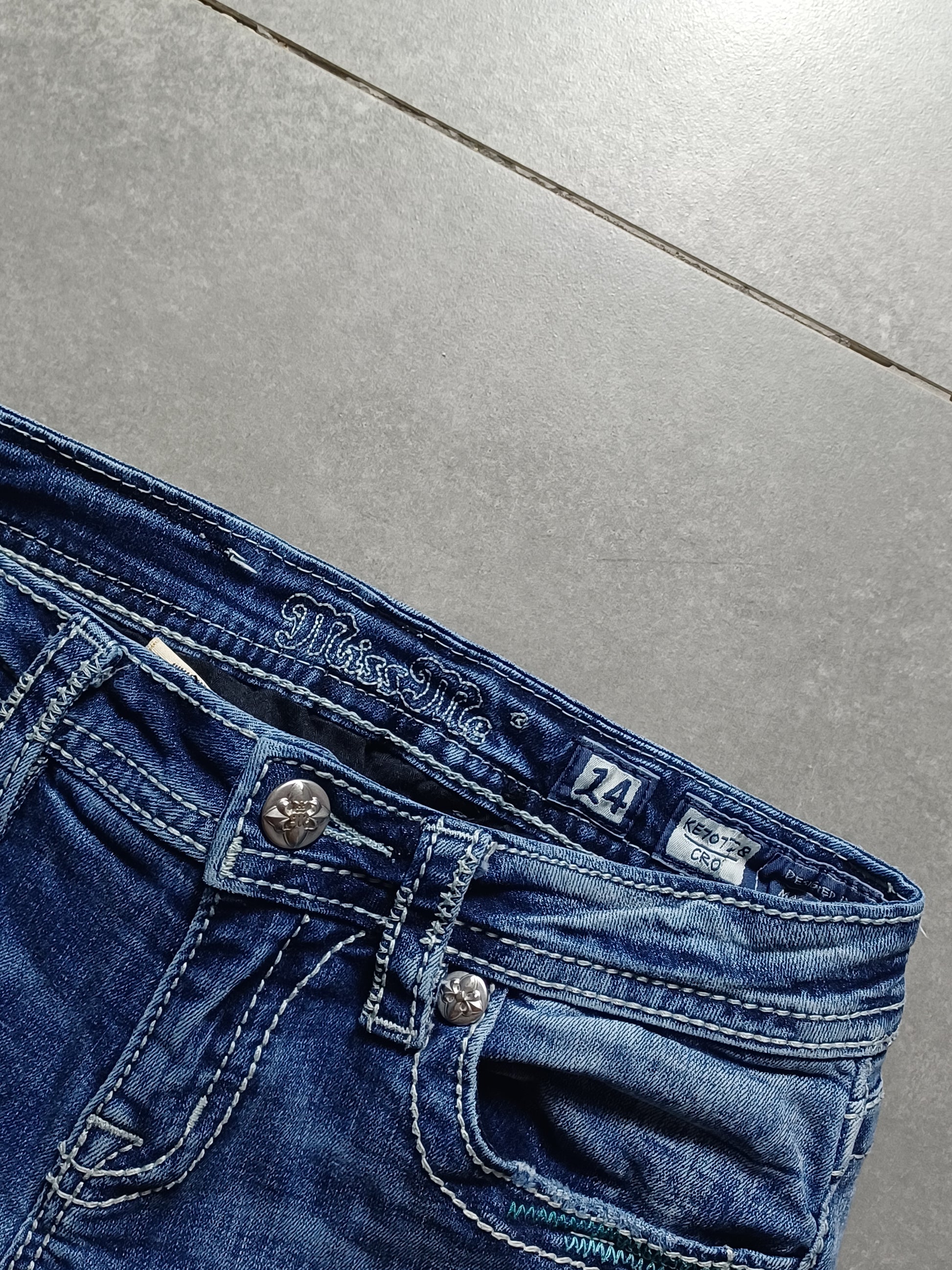 Niebieskie low rise szorty jeansowe Miss Me