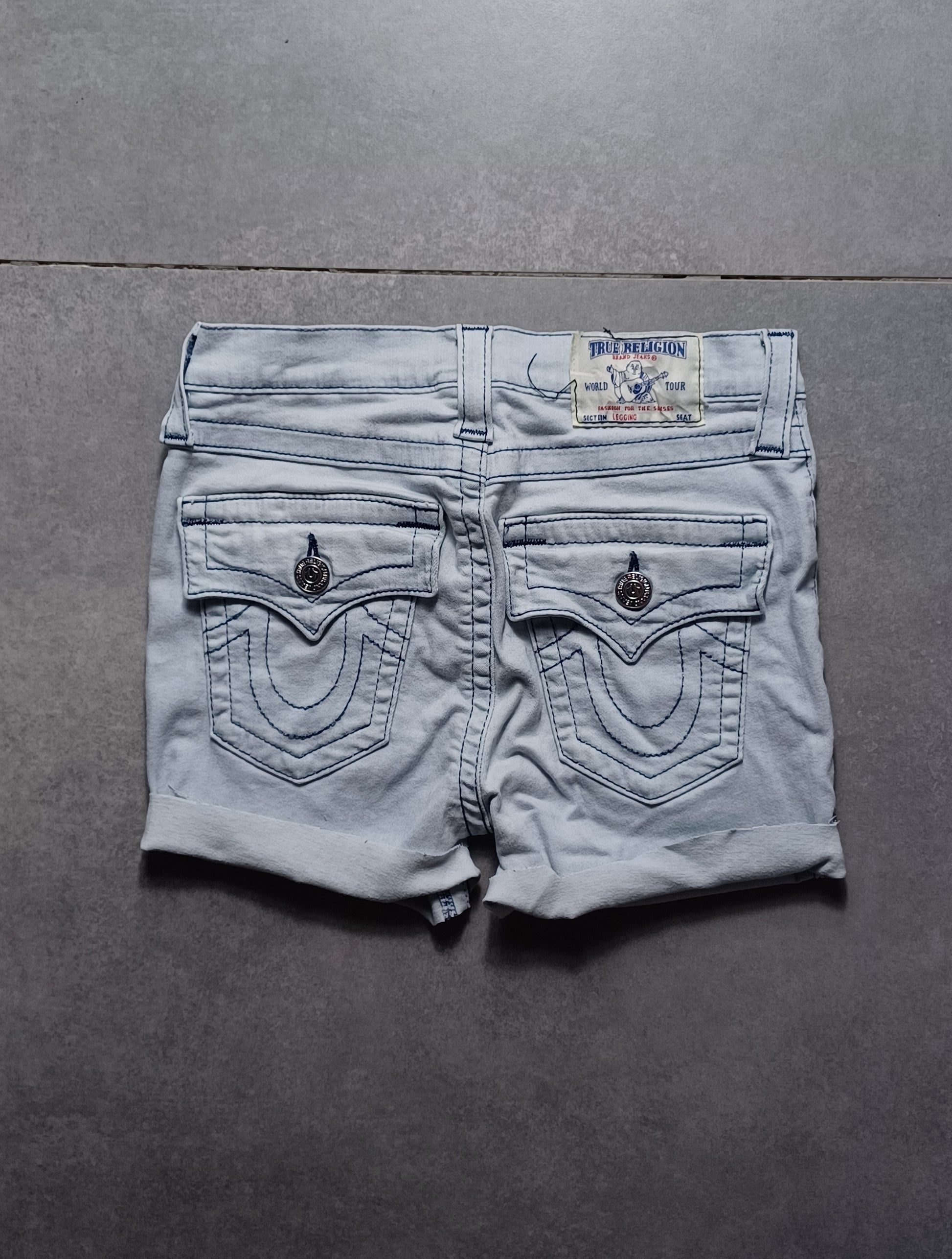 Jasnoniebieskie low rise szorty True Religion