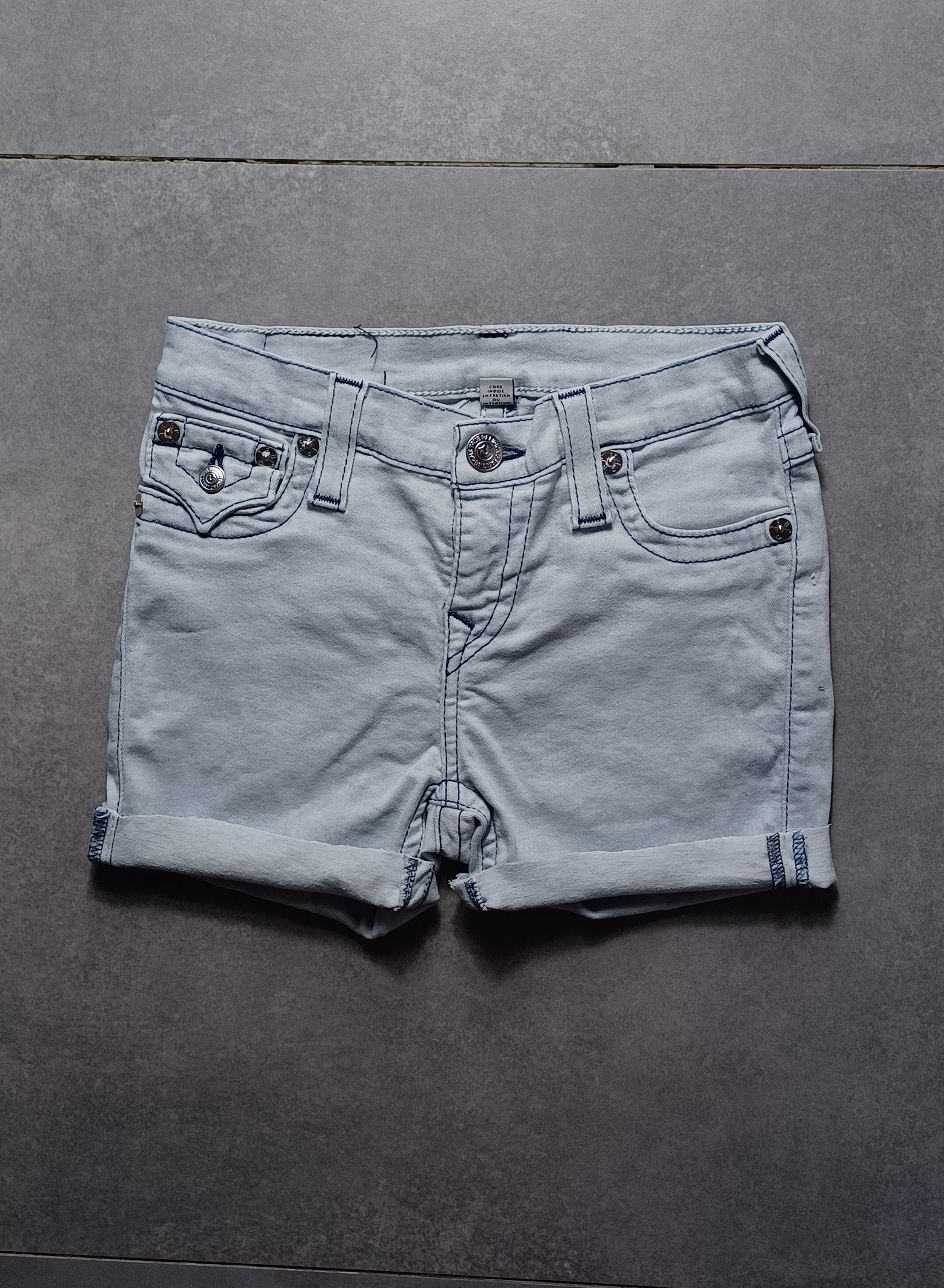 Jasnoniebieskie low rise szorty True Religion