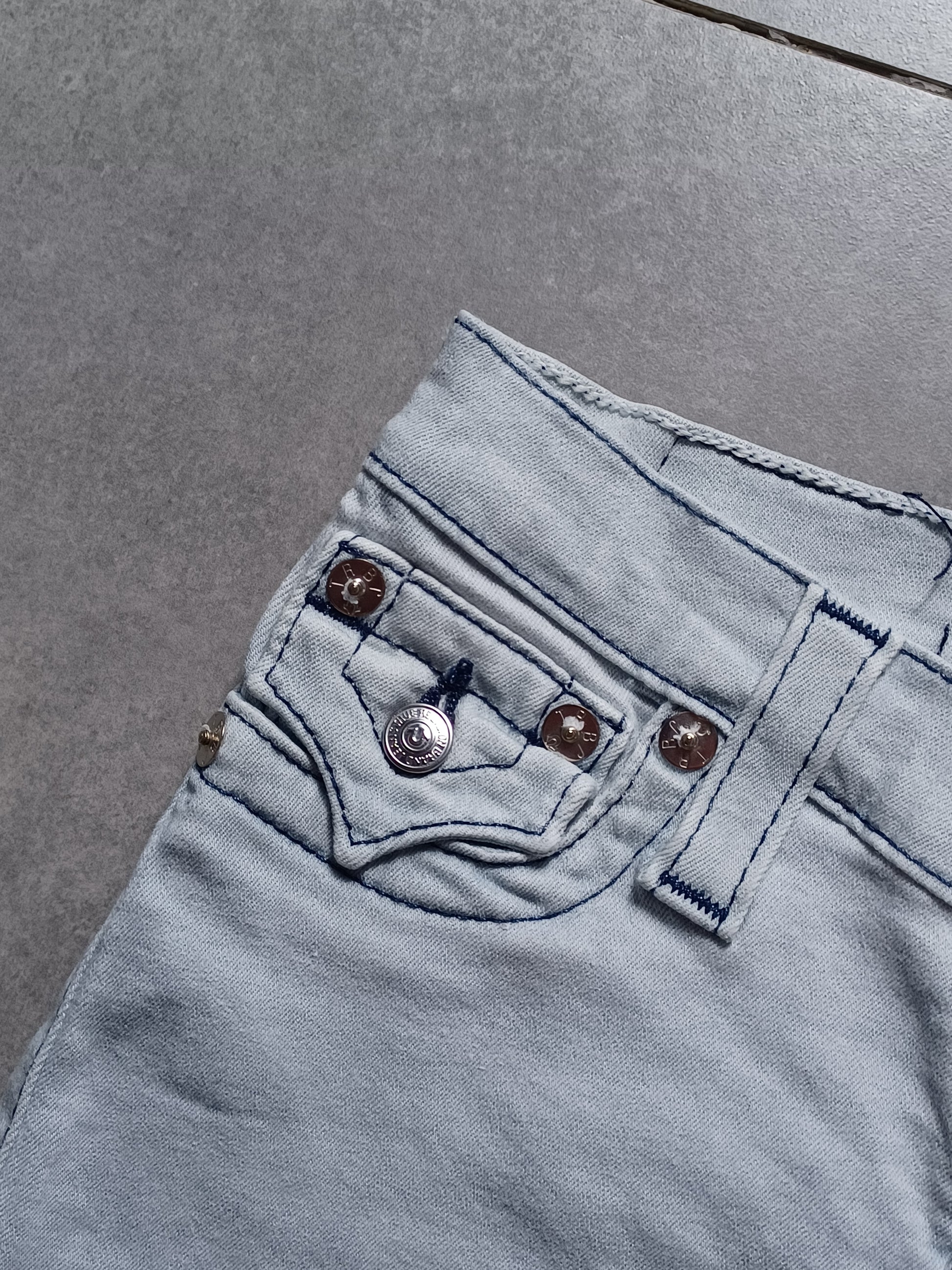 Jasnoniebieskie low rise szorty True Religion