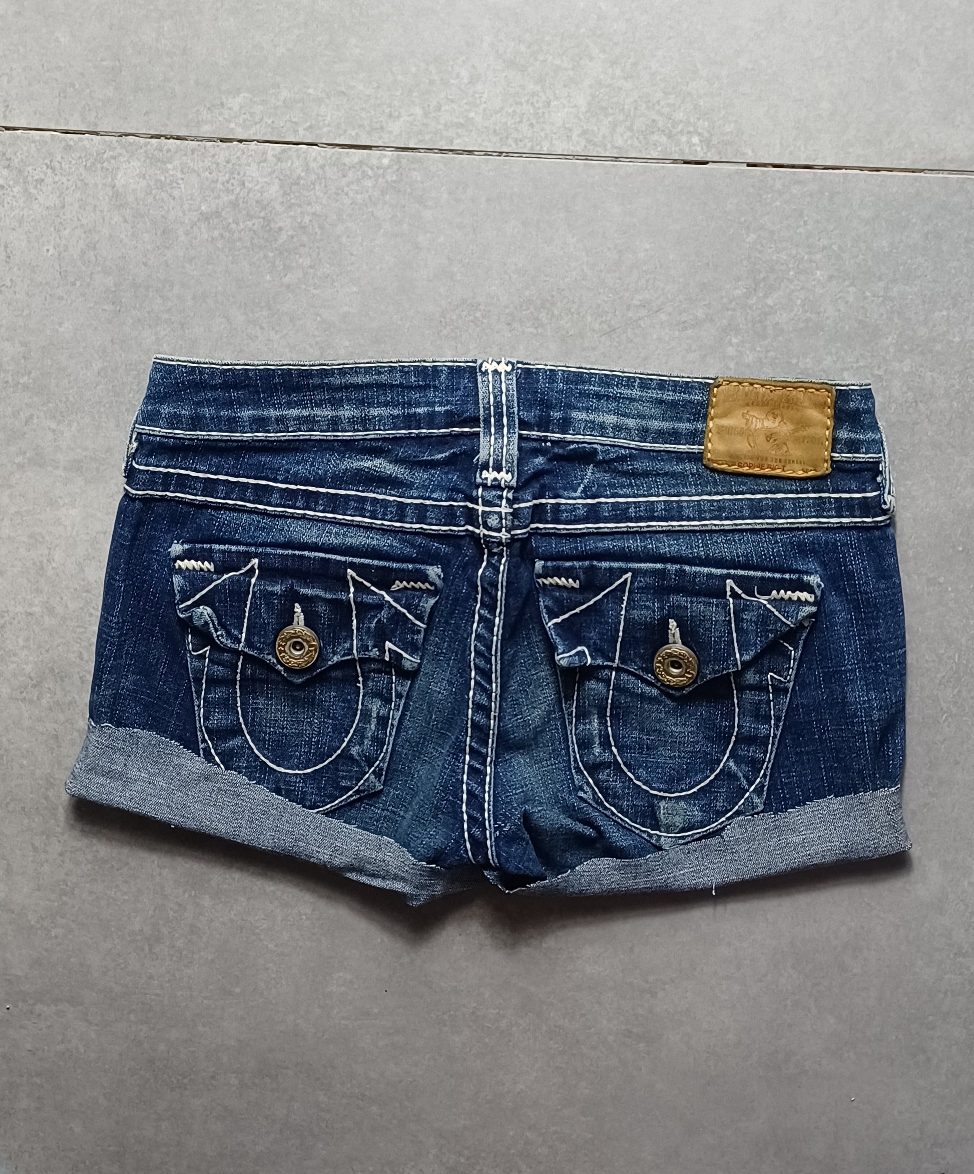 Granatowe low rise szorty True Religion