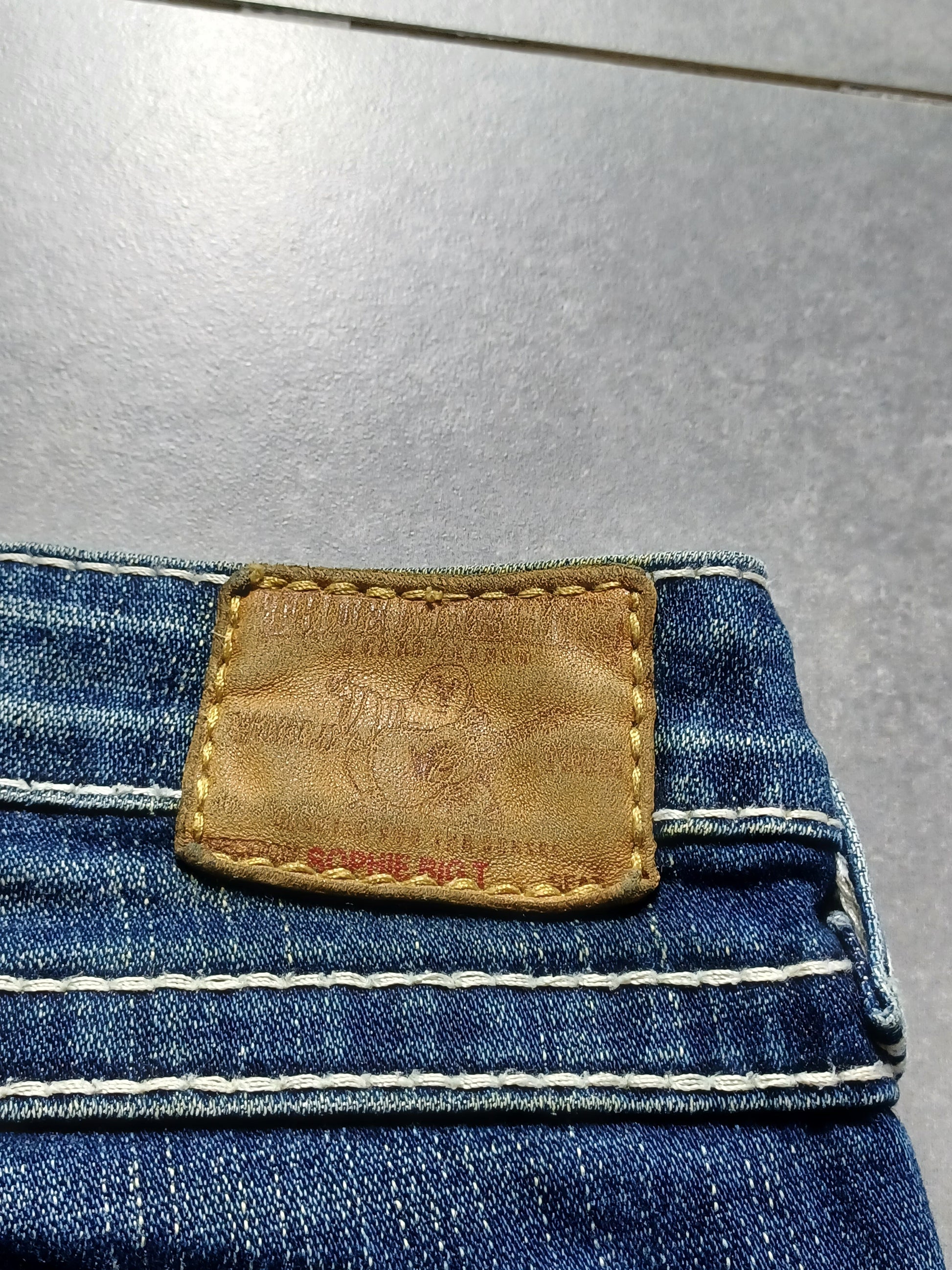 Granatowe low rise szorty True Religion