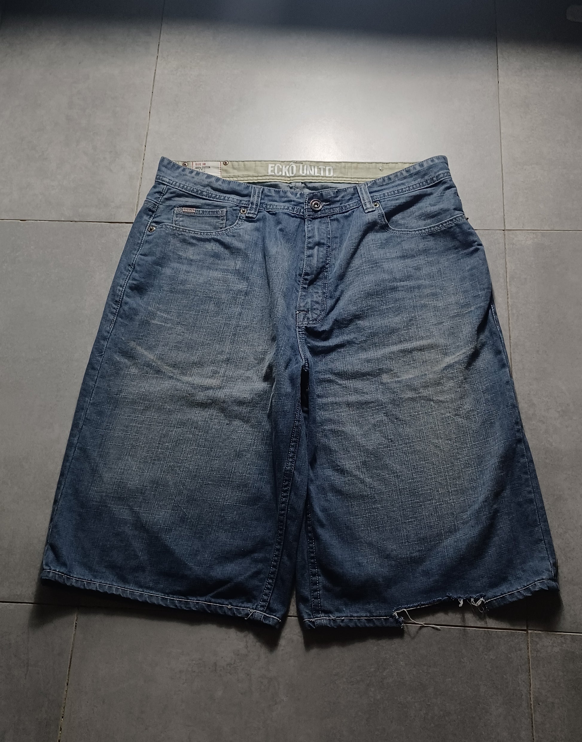 Niebieskie baggy jortsy Ecko.Untld