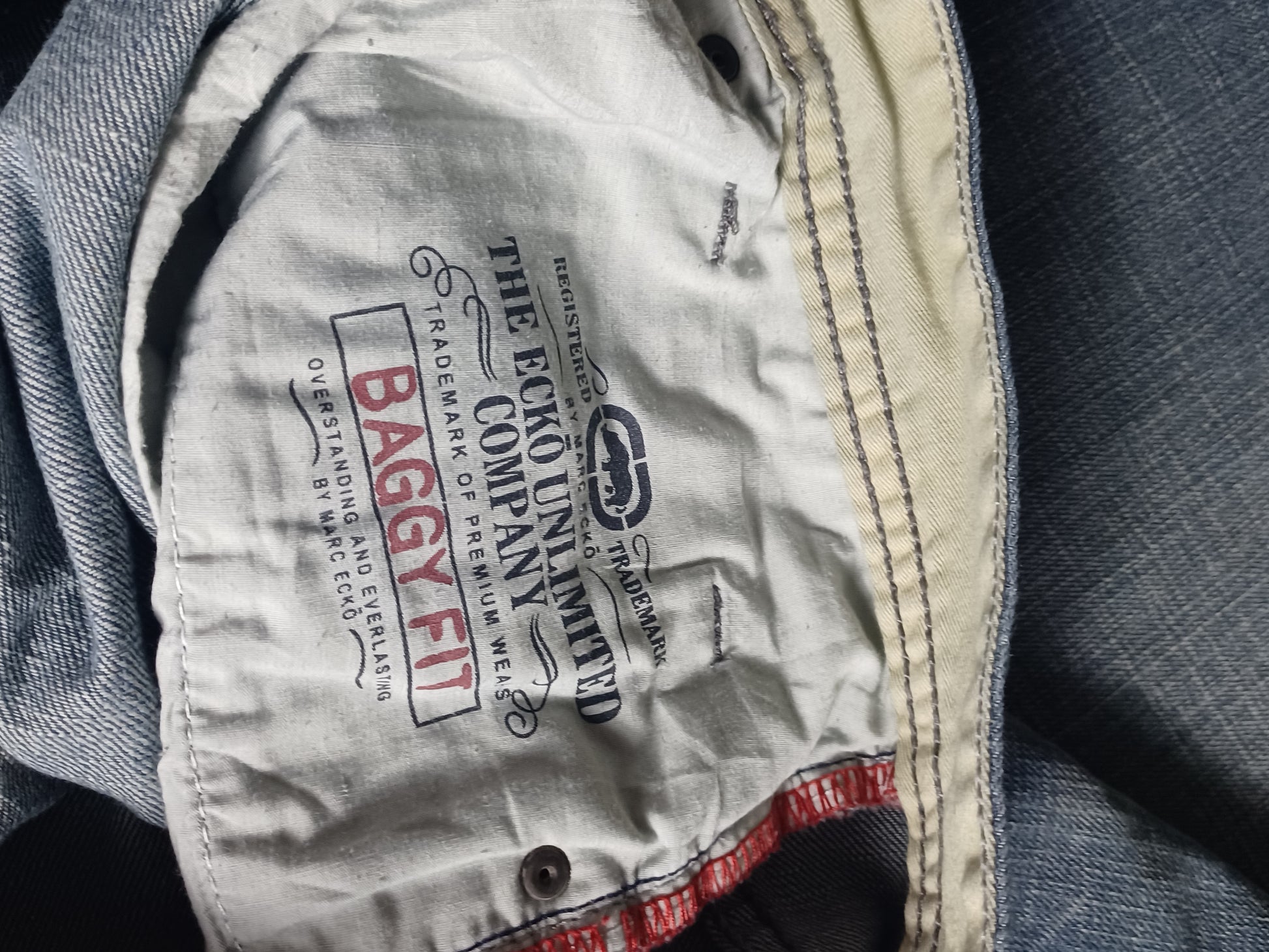 Niebieskie baggy jortsy Ecko.Untld