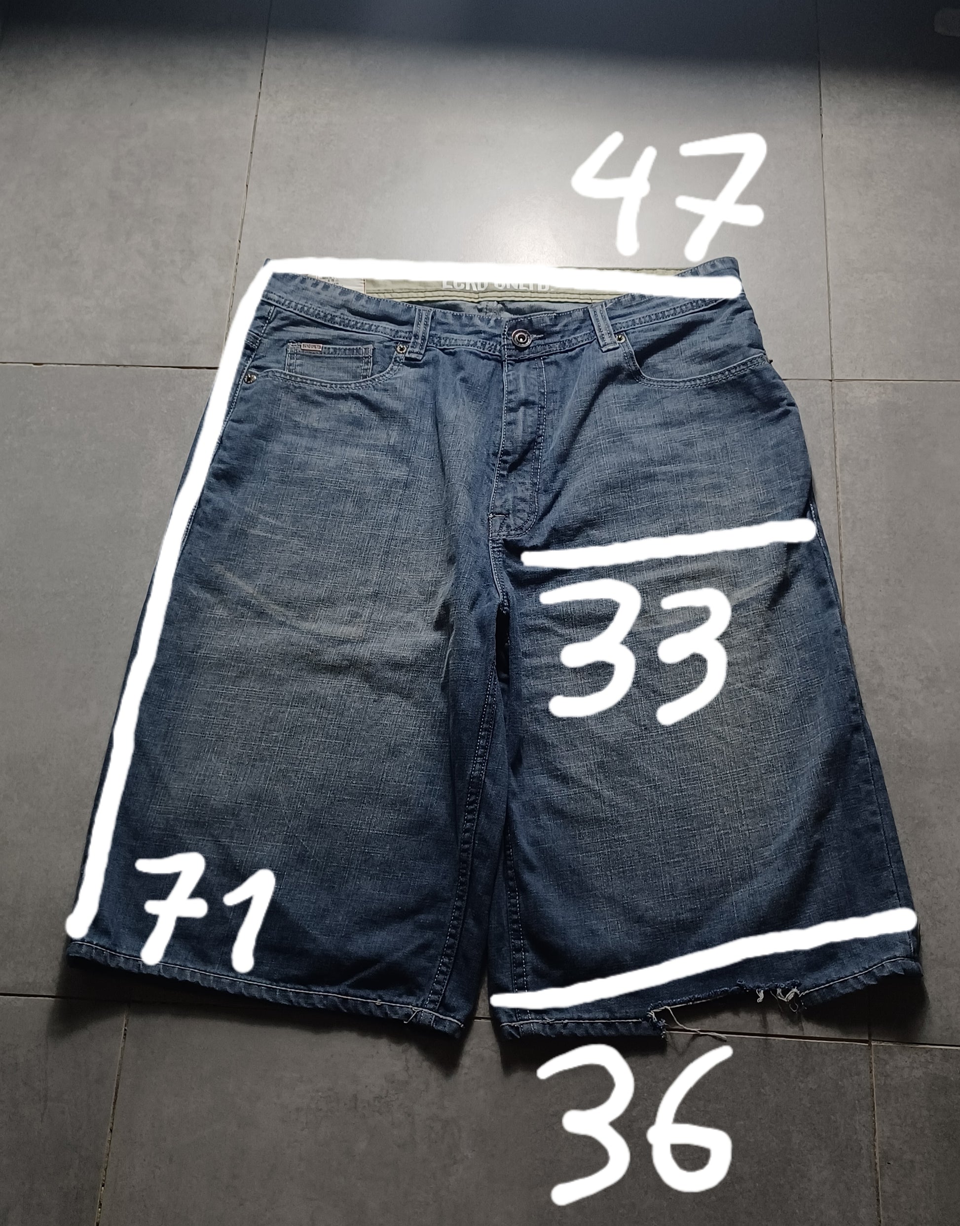 Niebieskie baggy jortsy Ecko.Untld