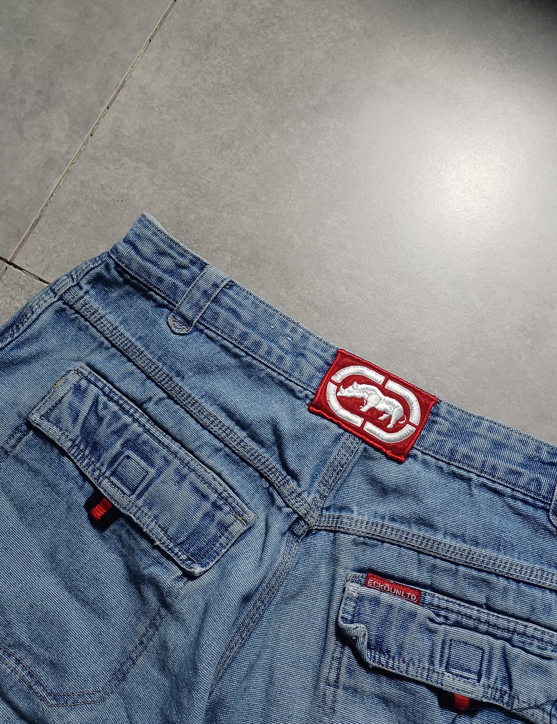 Jasnoniebieskie baggy jortsy Ecko.Untld