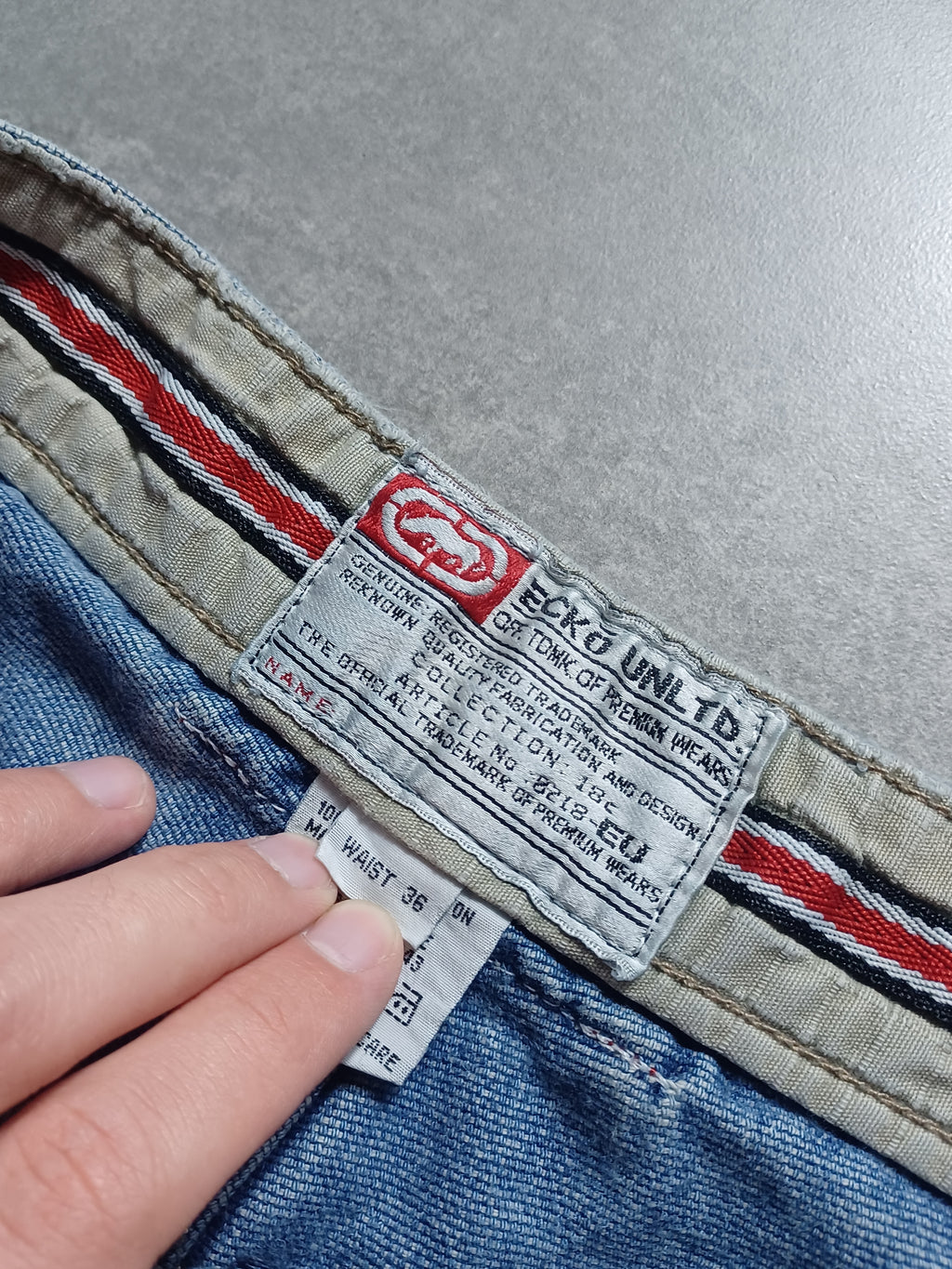 Jasnoniebieskie baggy jortsy Ecko.Untld