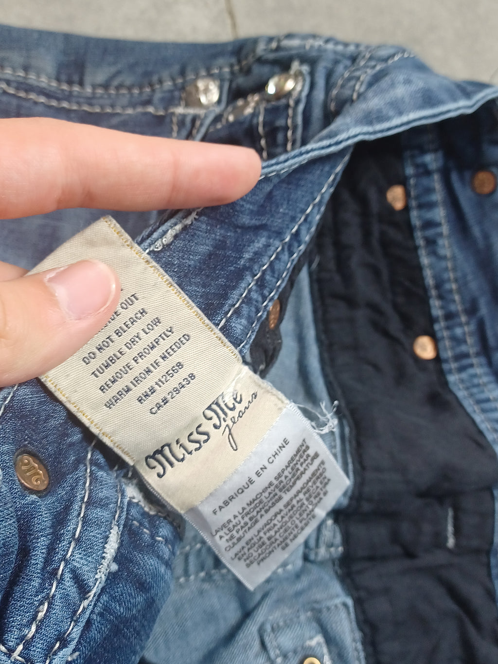 Niebieskie low rise Bootcut jeansy Miss Me