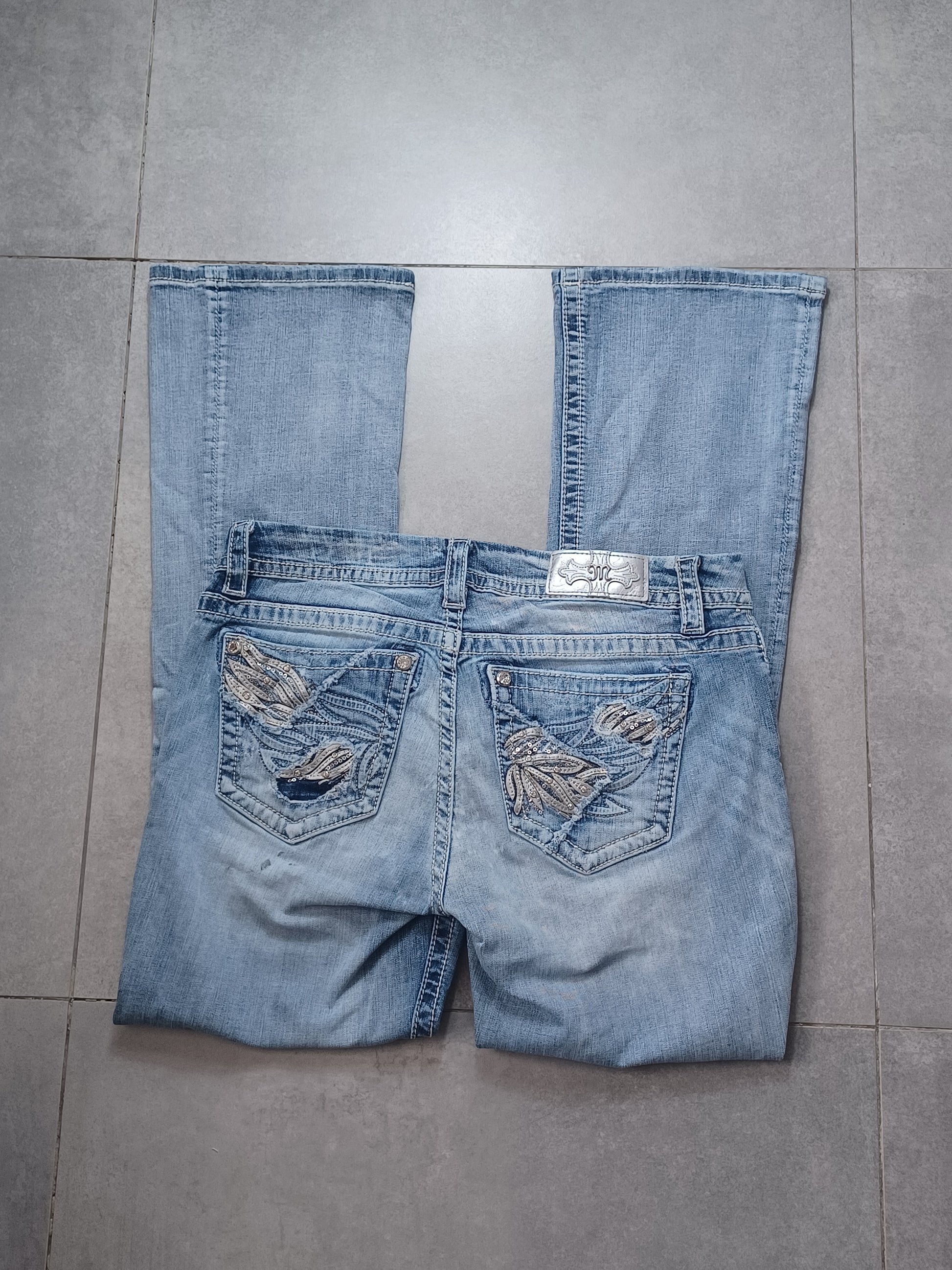 Jasnoniebieskie mid rise Bootcut jeans Miss Me