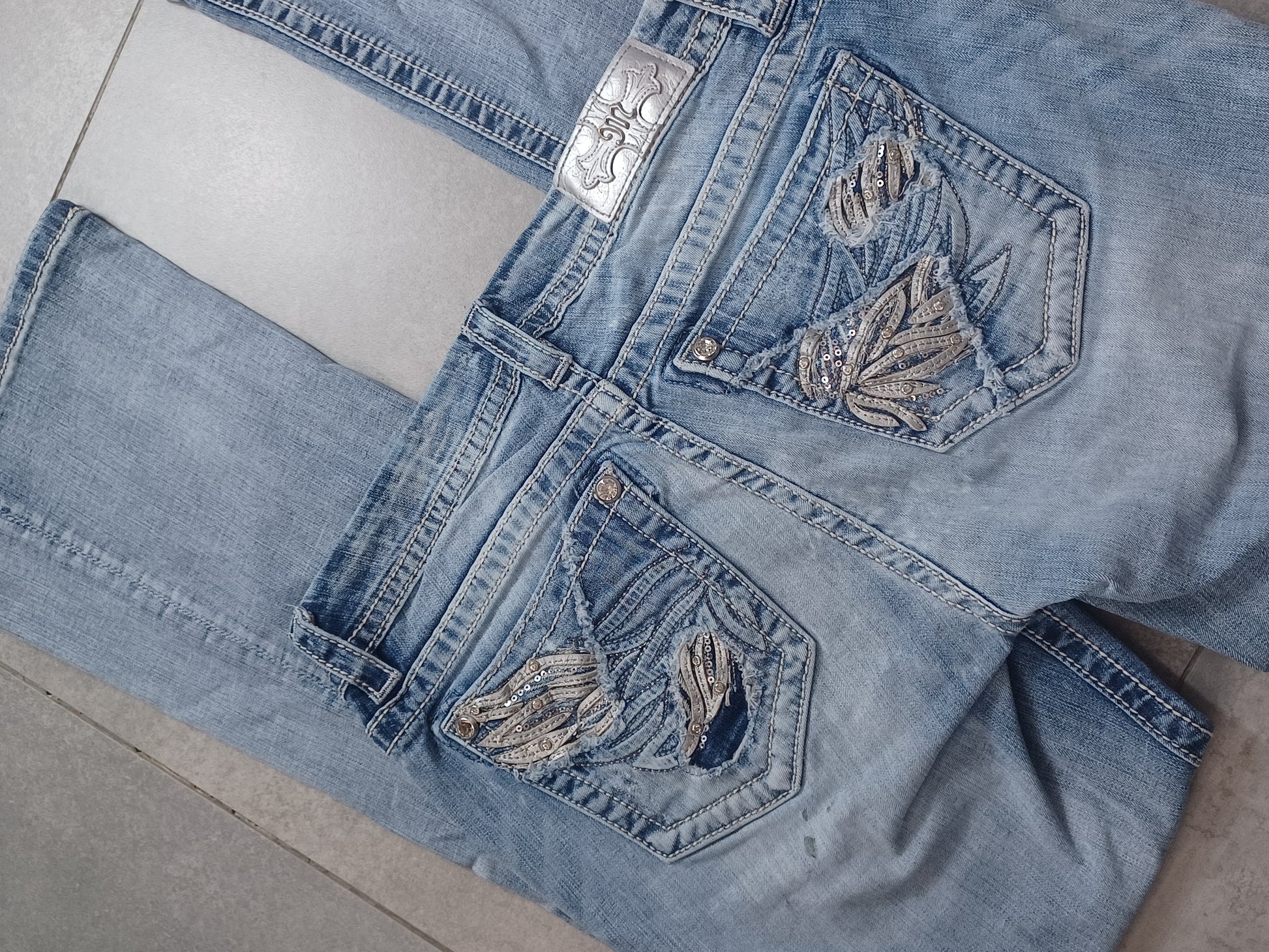 Jasnoniebieskie mid rise Bootcut jeans Miss Me