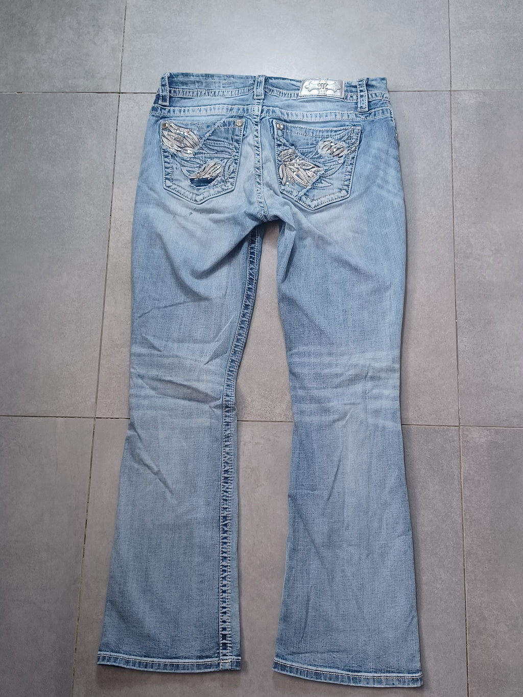Jasnoniebieskie mid rise Bootcut jeans Miss Me