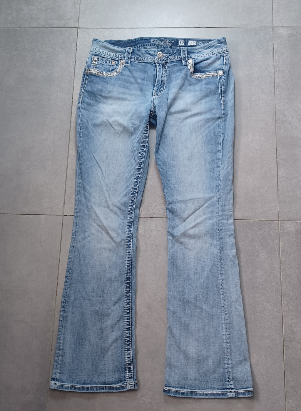 Jasnoniebieskie mid rise Bootcut jeans Miss Me
