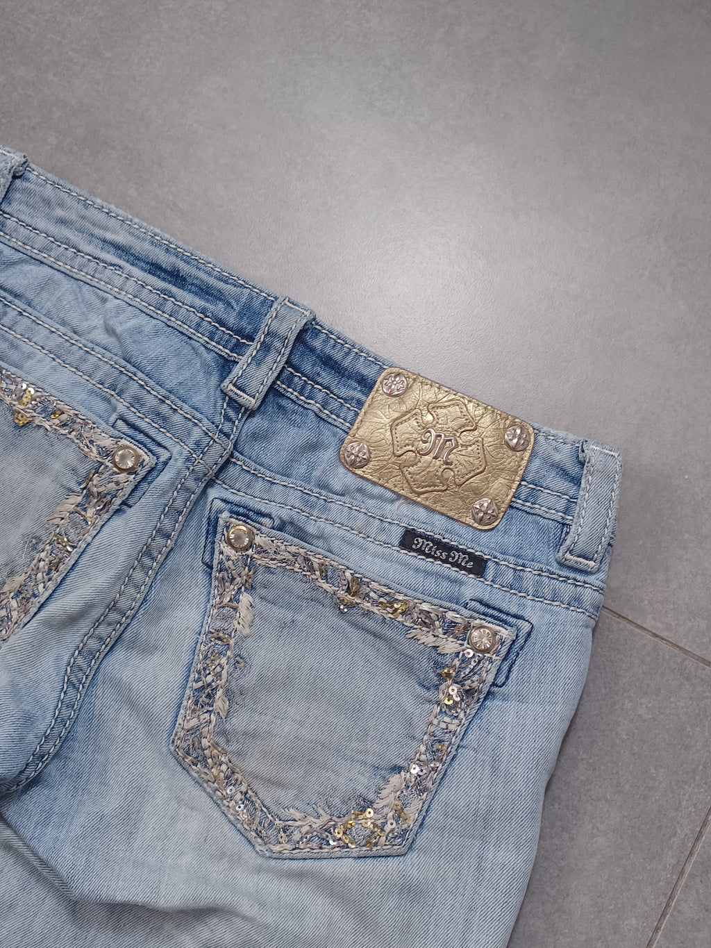 Jasnoniebieskie bootcut jeans Miss Me