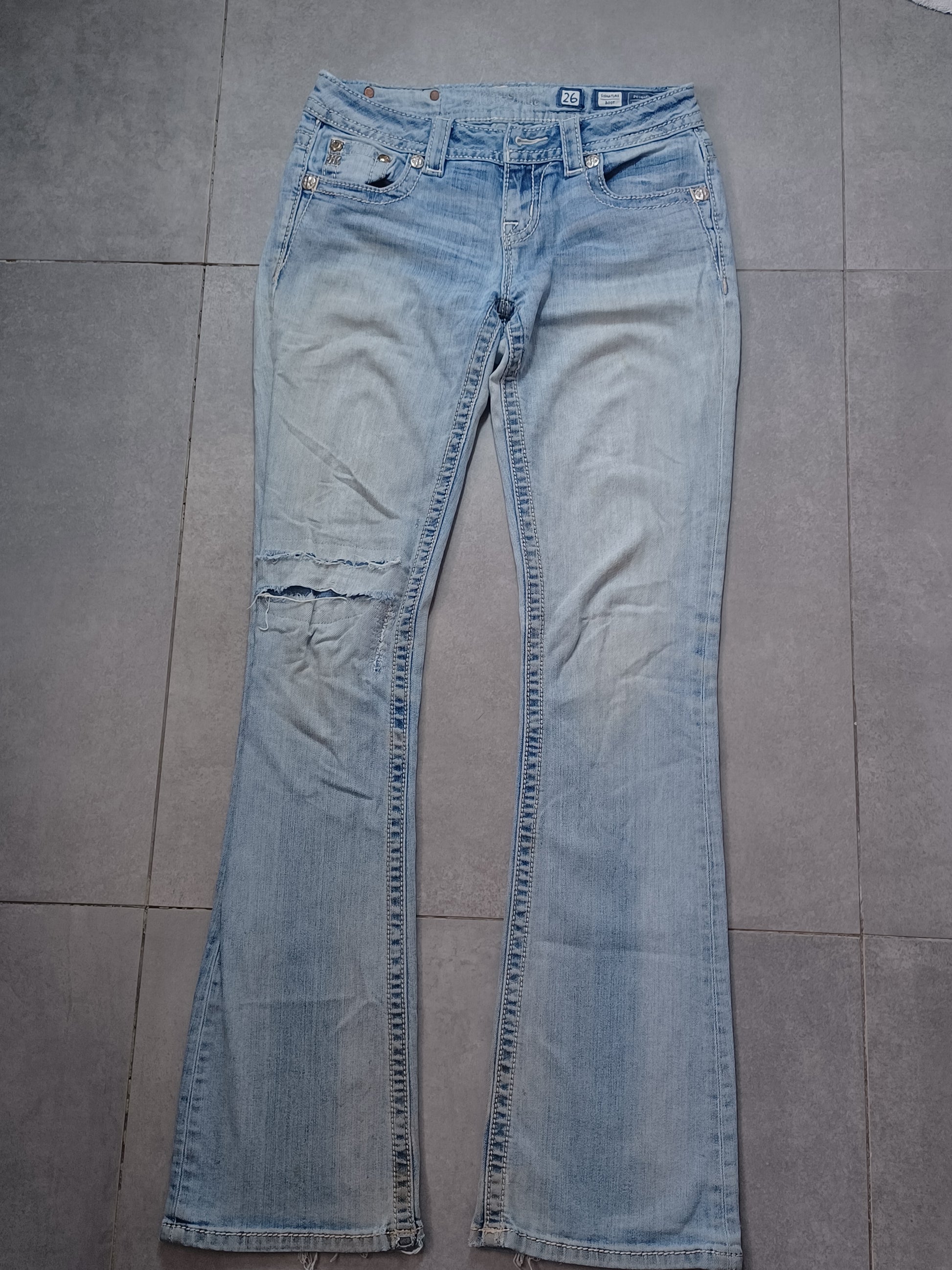 Jasnoniebieskie bootcut jeans Miss Me
