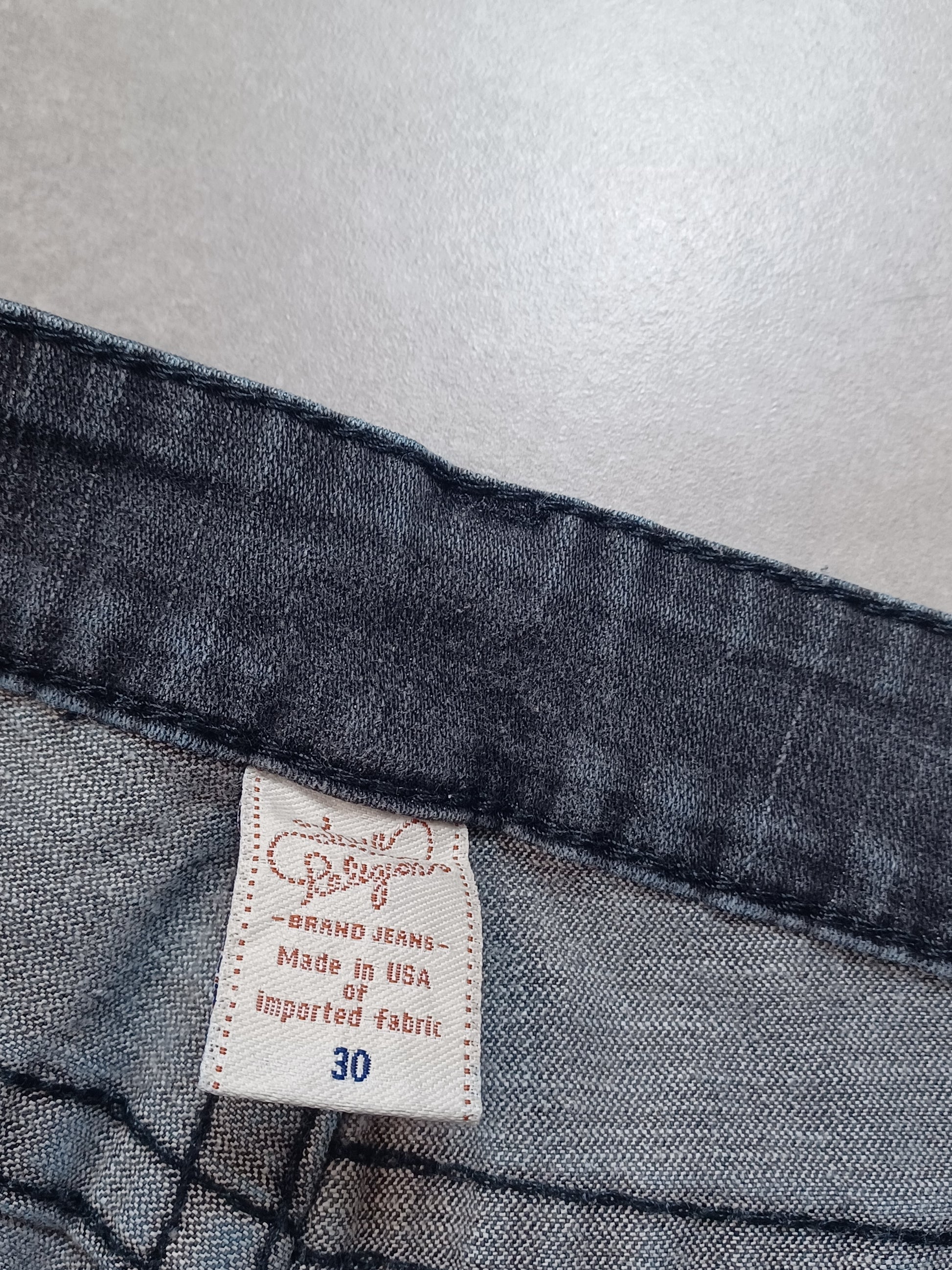 Szare szorty True Religion flapy