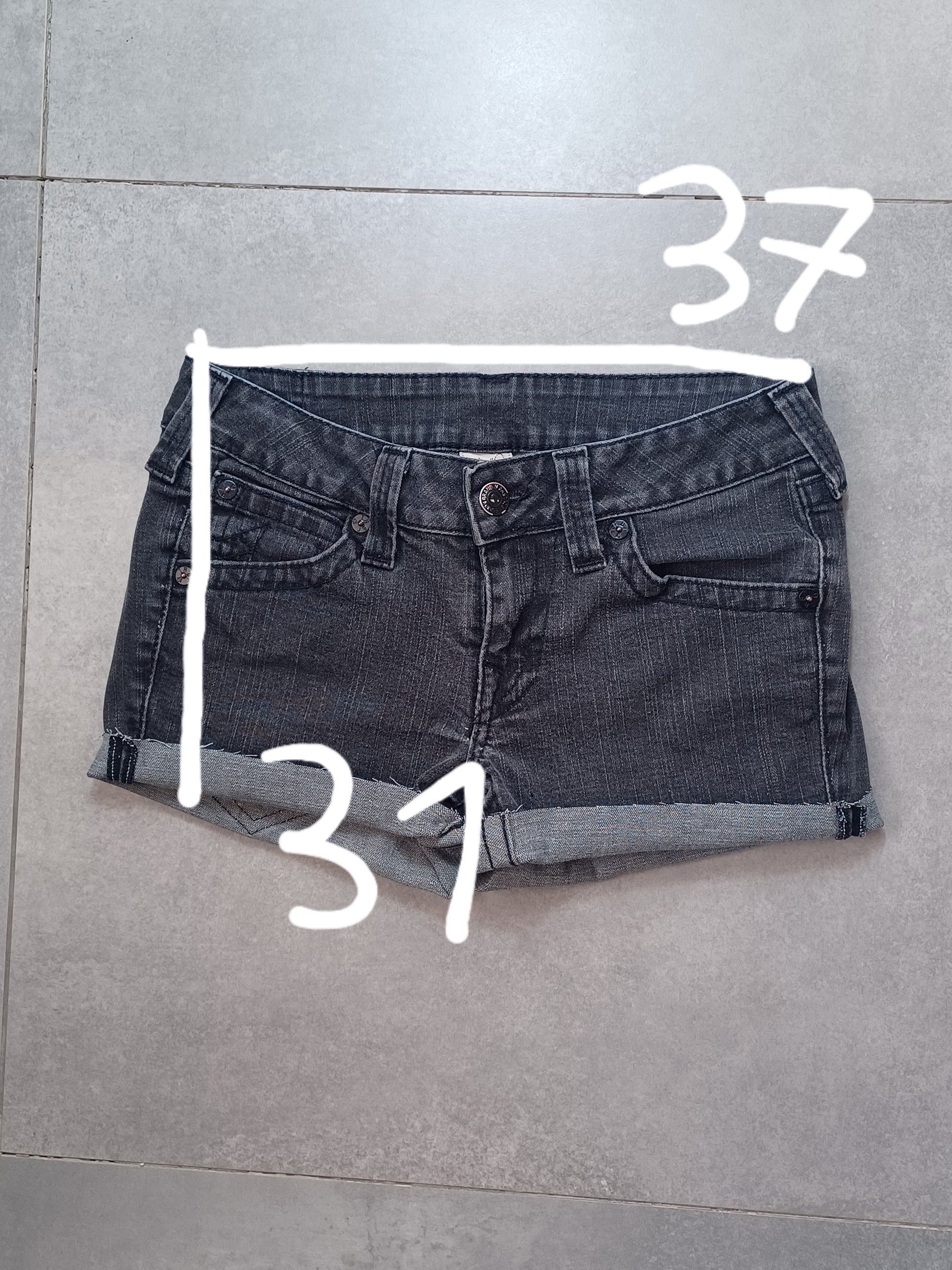 Szare szorty True Religion flapy