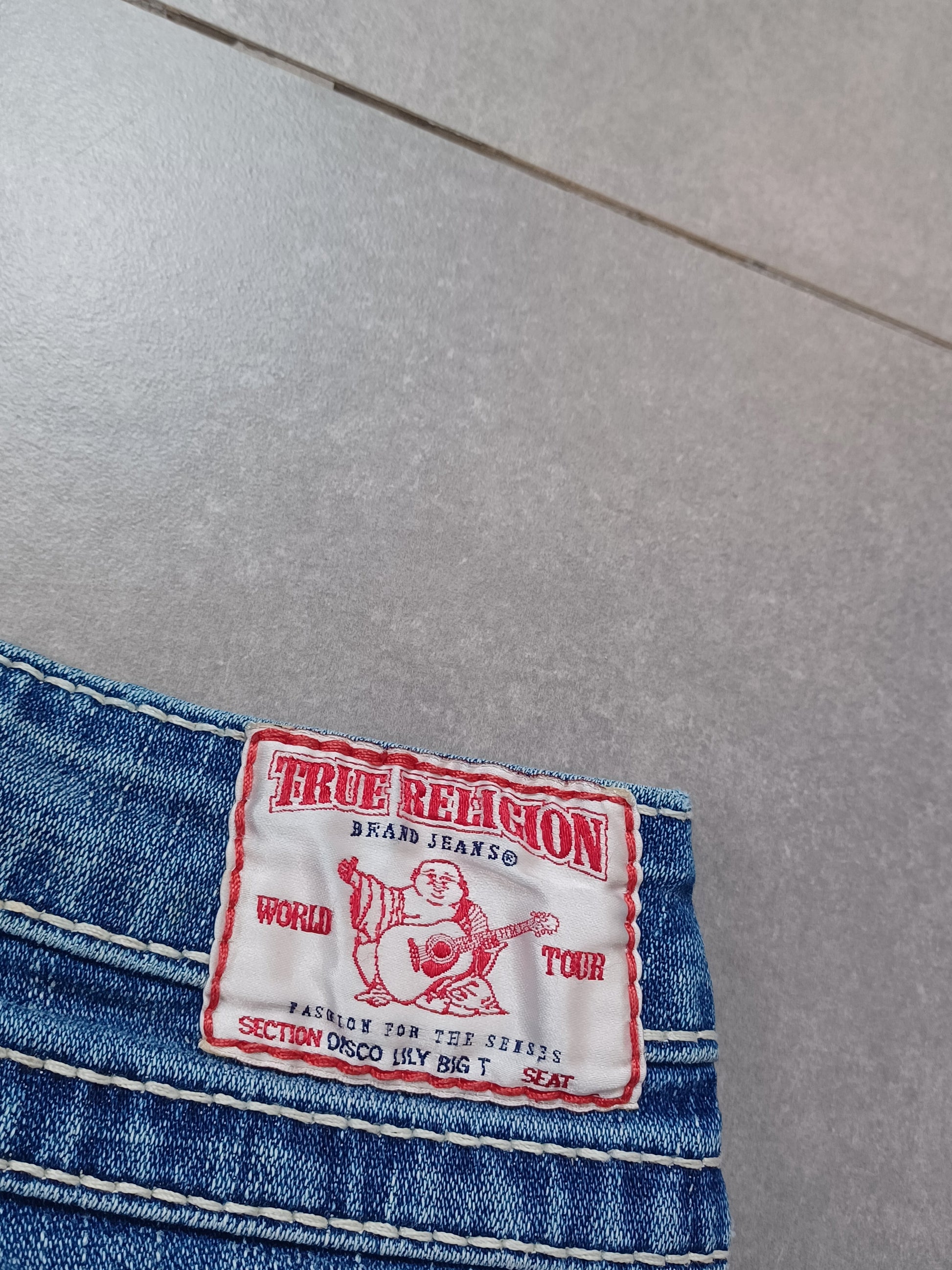 Niebieskie low rise szorty jeansowe True Religion x Swarovski