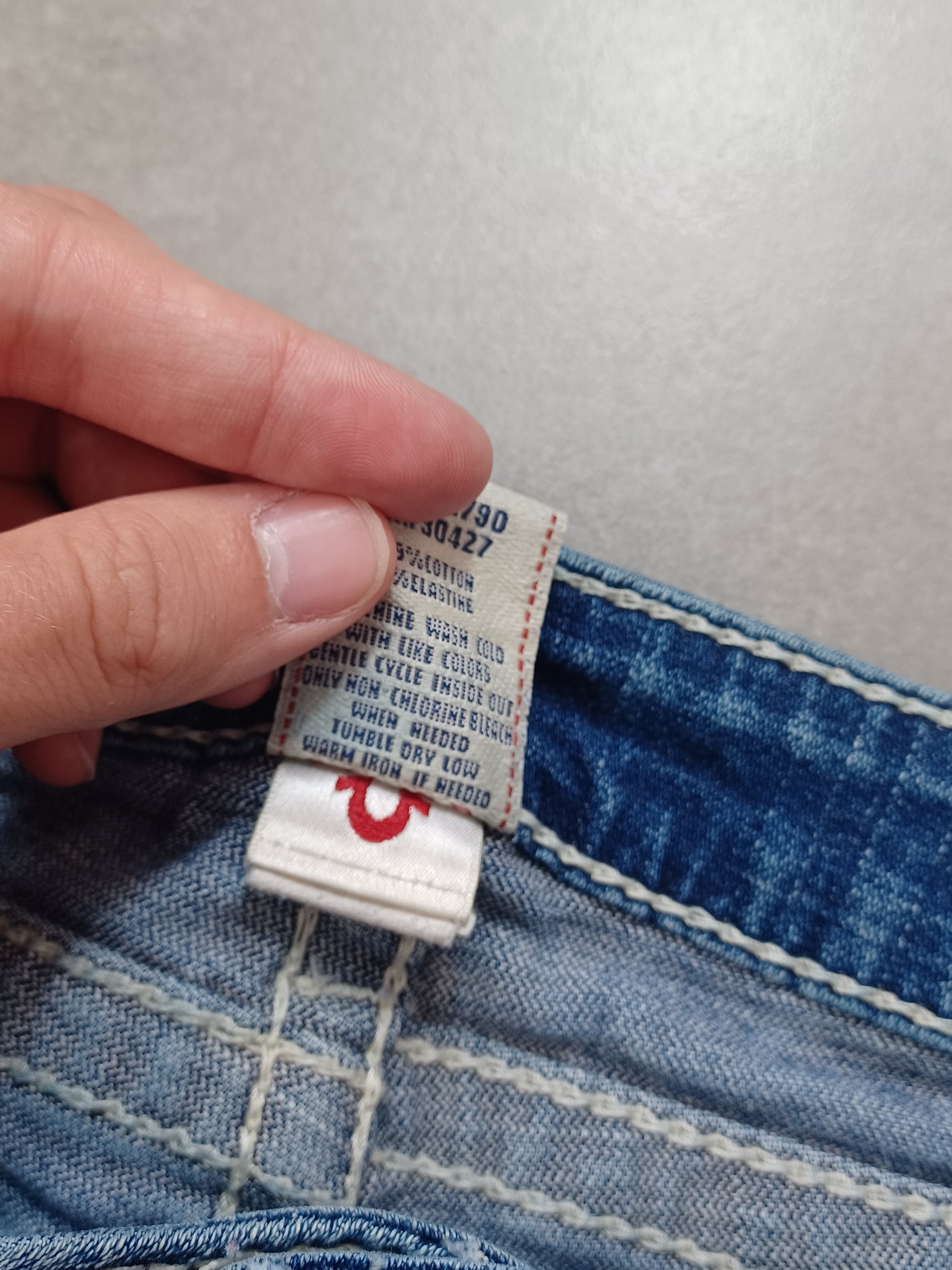 Niebieskie low rise szorty jeansowe True Religion x Swarovski