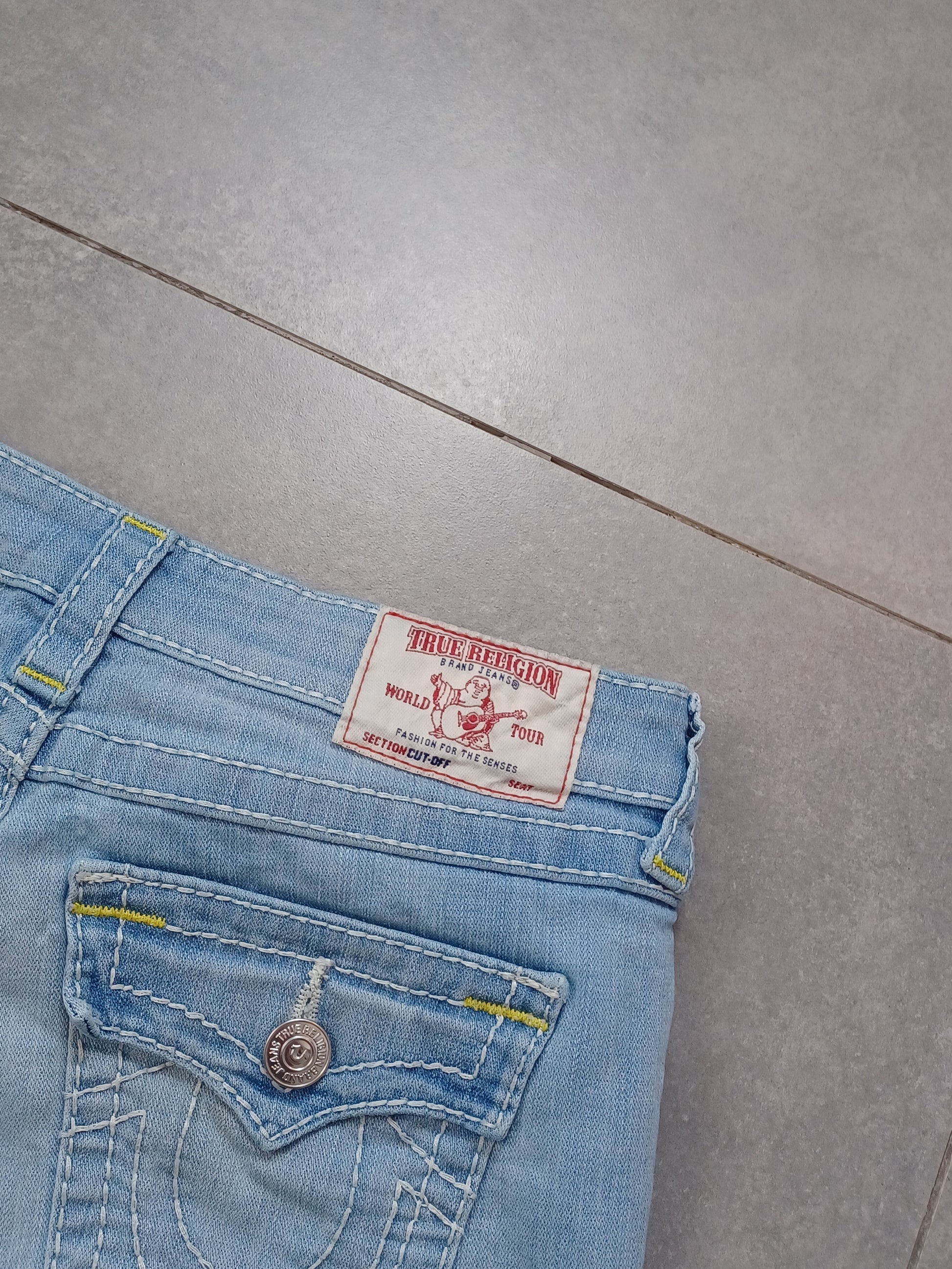 Jasnoniebieskie szorty jeansowe True Religion