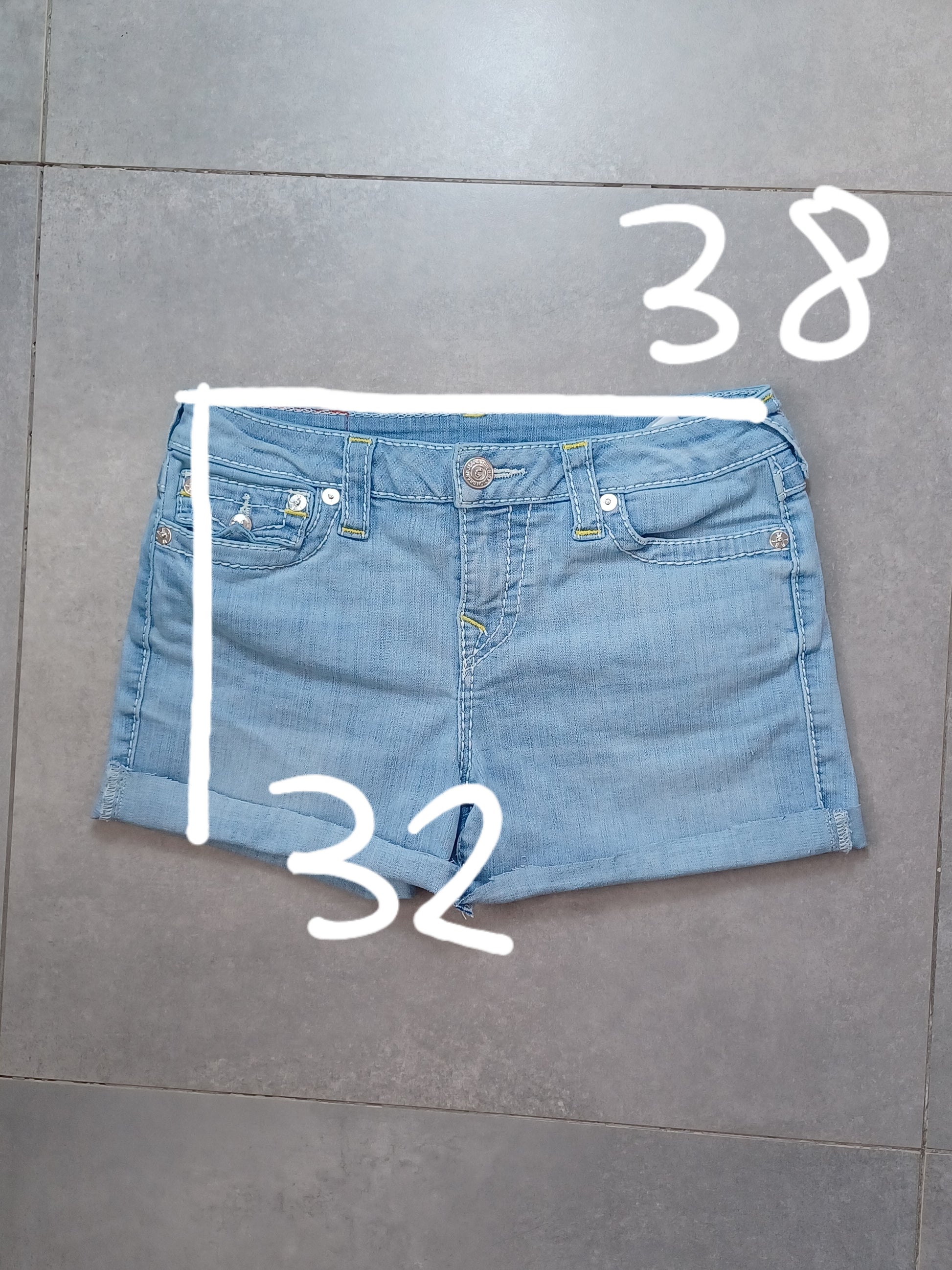 Jasnoniebieskie szorty jeansowe True Religion