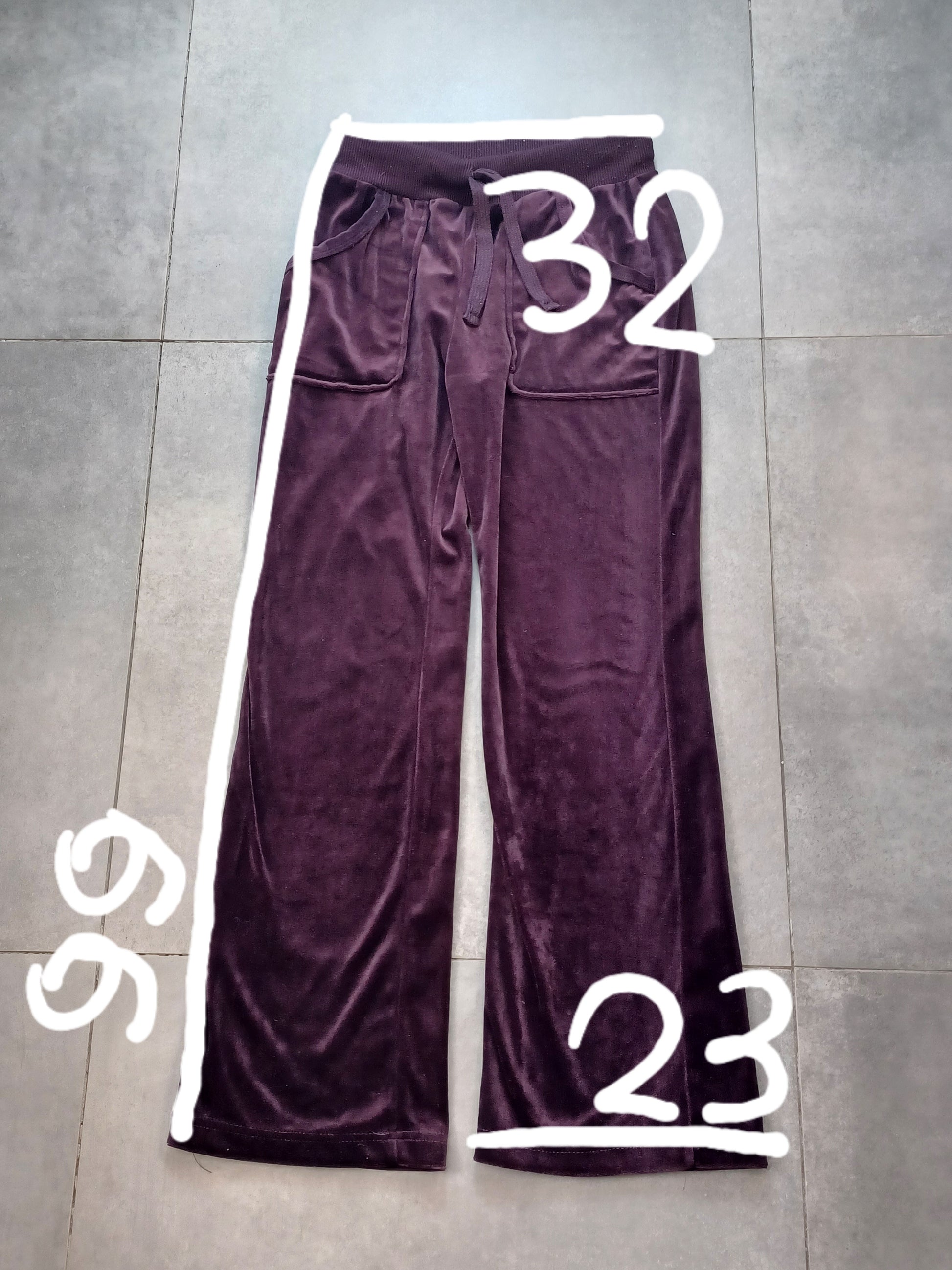 Welurowy tracksuit z bluza z futerkiem