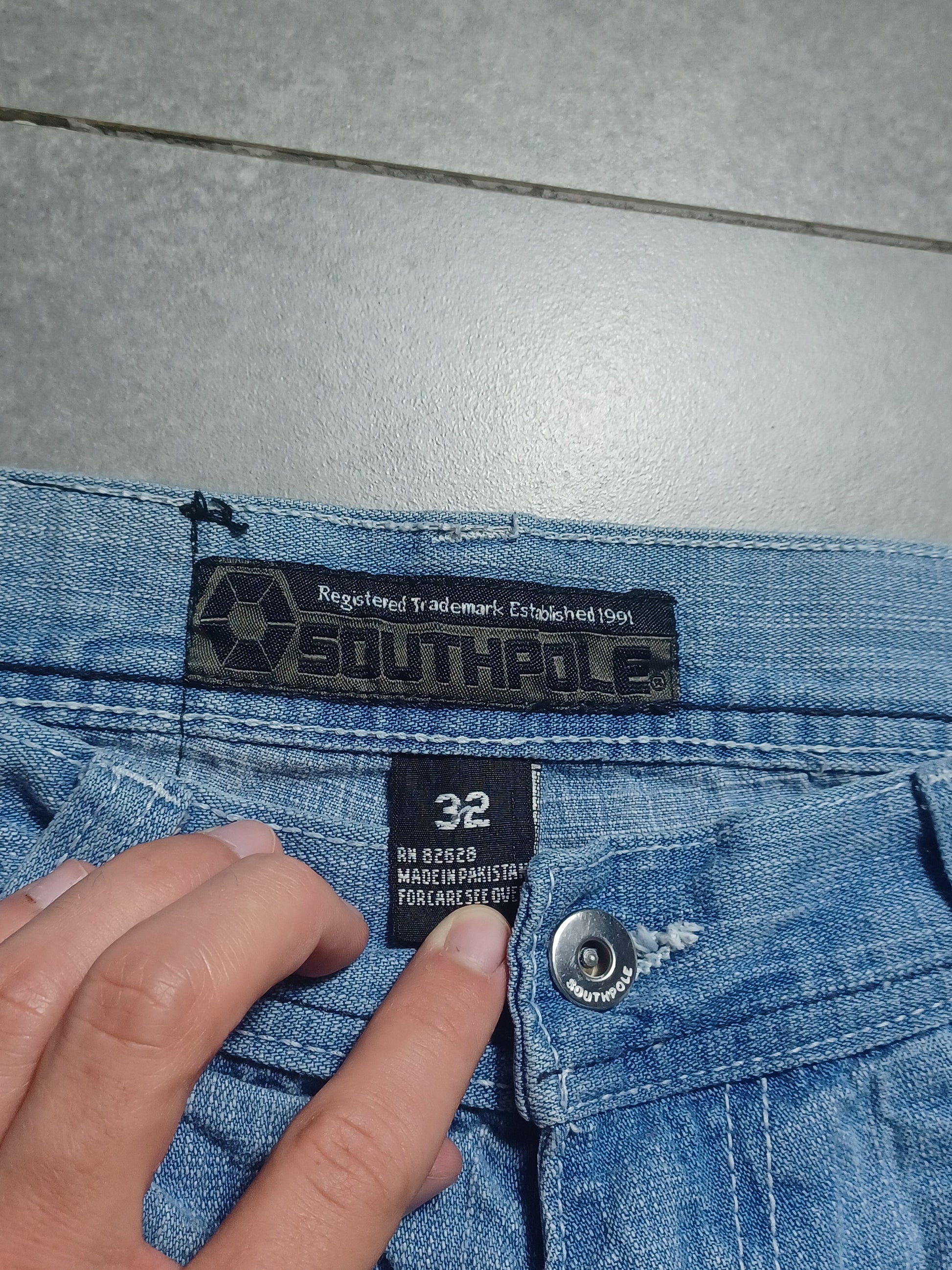 Jasnoniebieskie Jortsy Southpole distressed
