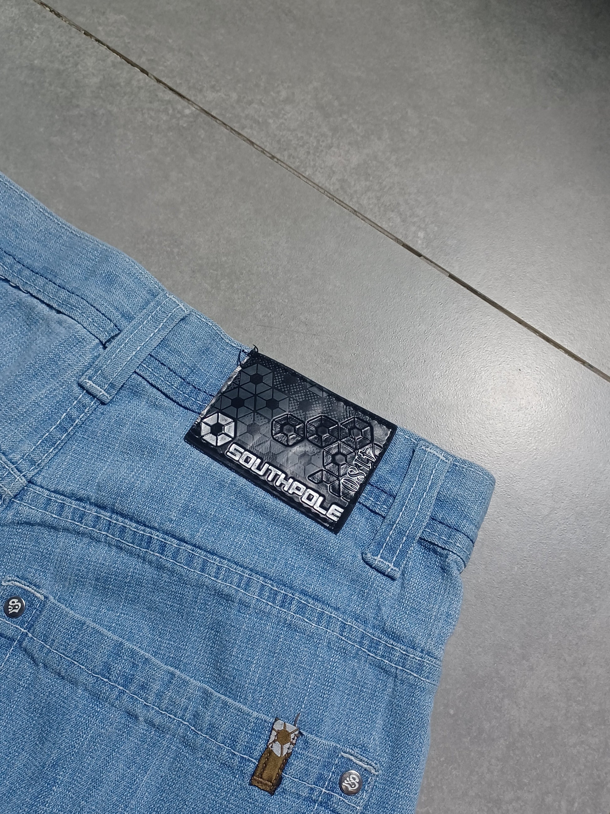 Jasnoniebieskie Jortsy Southpole distressed