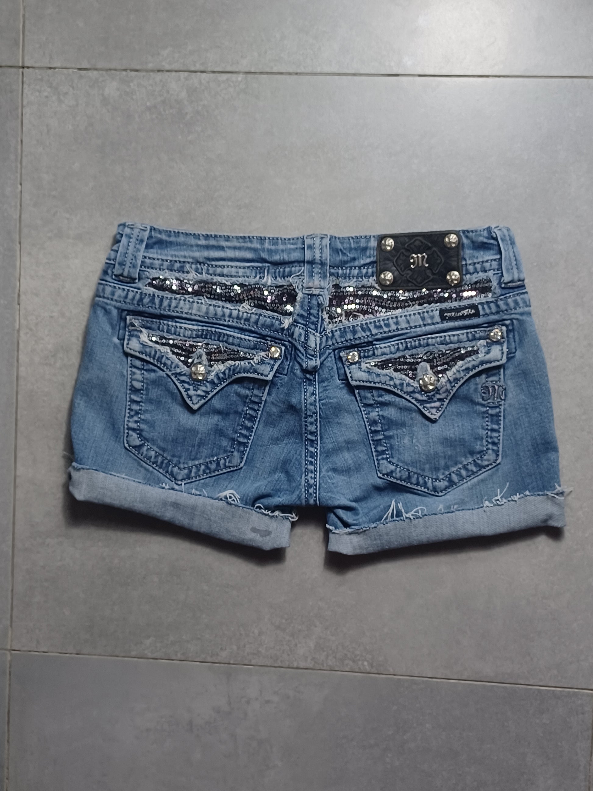Niebieskie low rise szorty jeansowe Miss Me