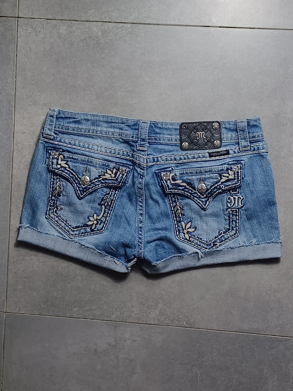 Niebieskie low rise szorty jeansowe Miss Me