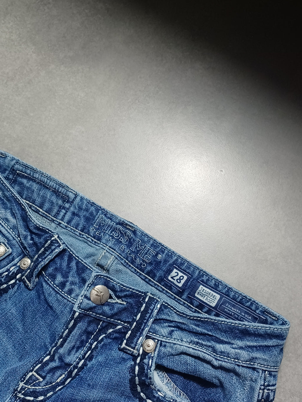 Niebieskie low rise Flared jeansy Miss Me