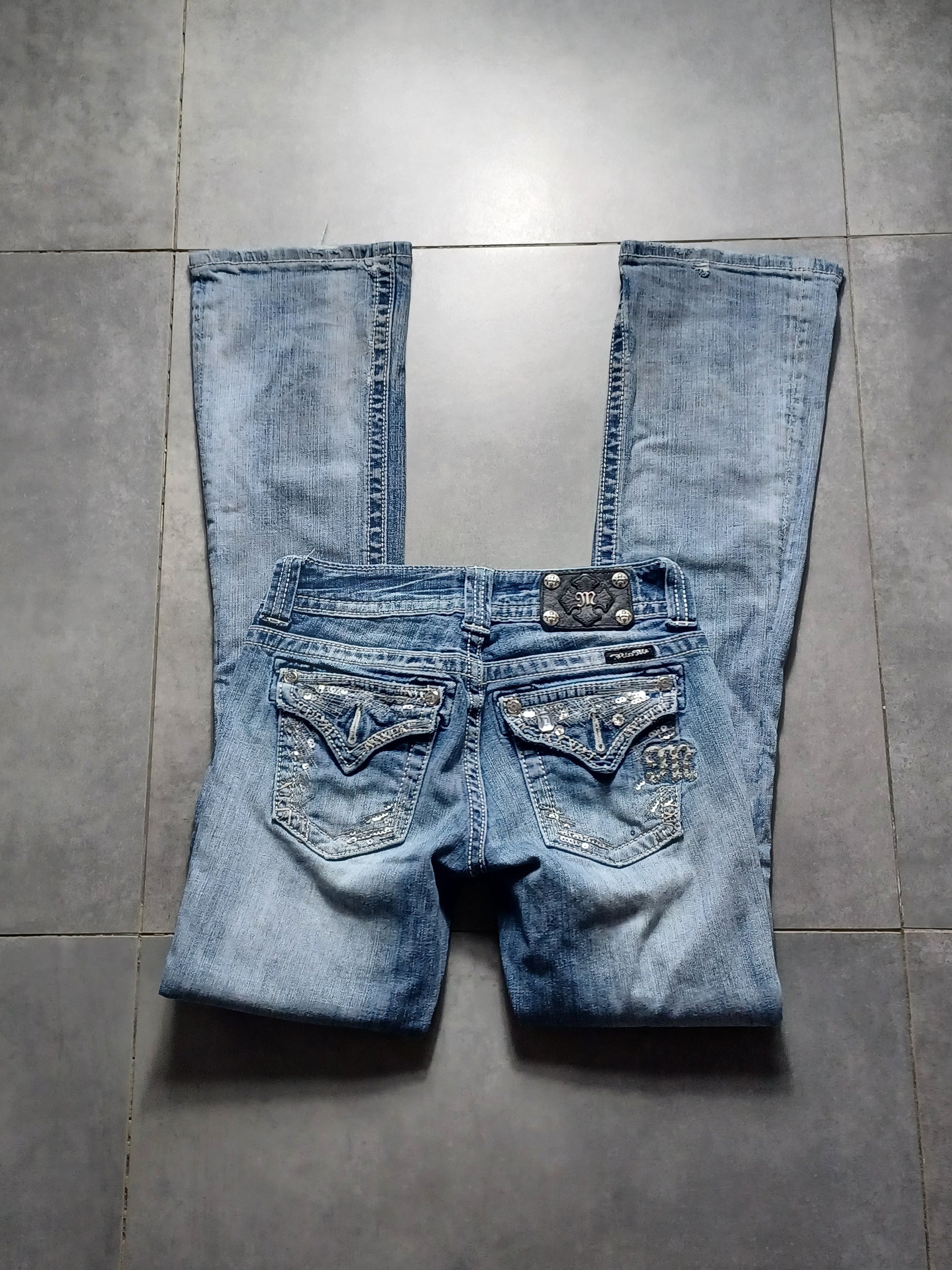 Jasnoniebieskie low rise Flared jeansy Miss Me