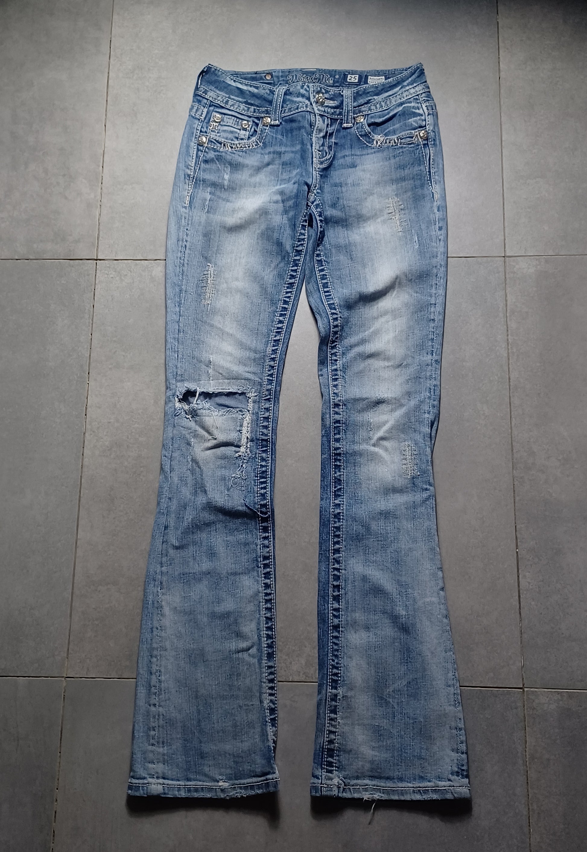 Jasnoniebieskie low rise Flared jeansy Miss Me