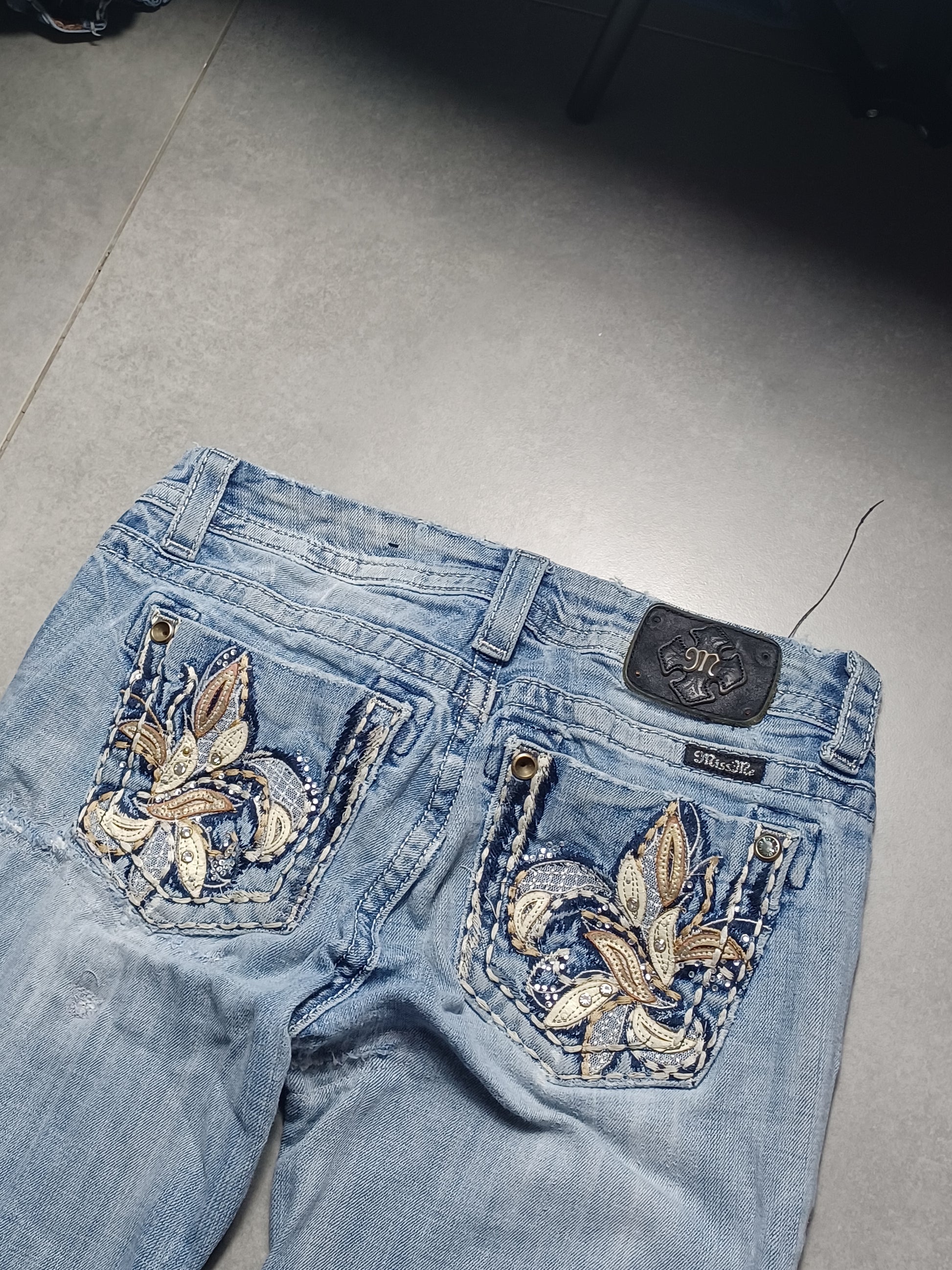 Jasnoniebieskie low rise flared jeansy Miss Me