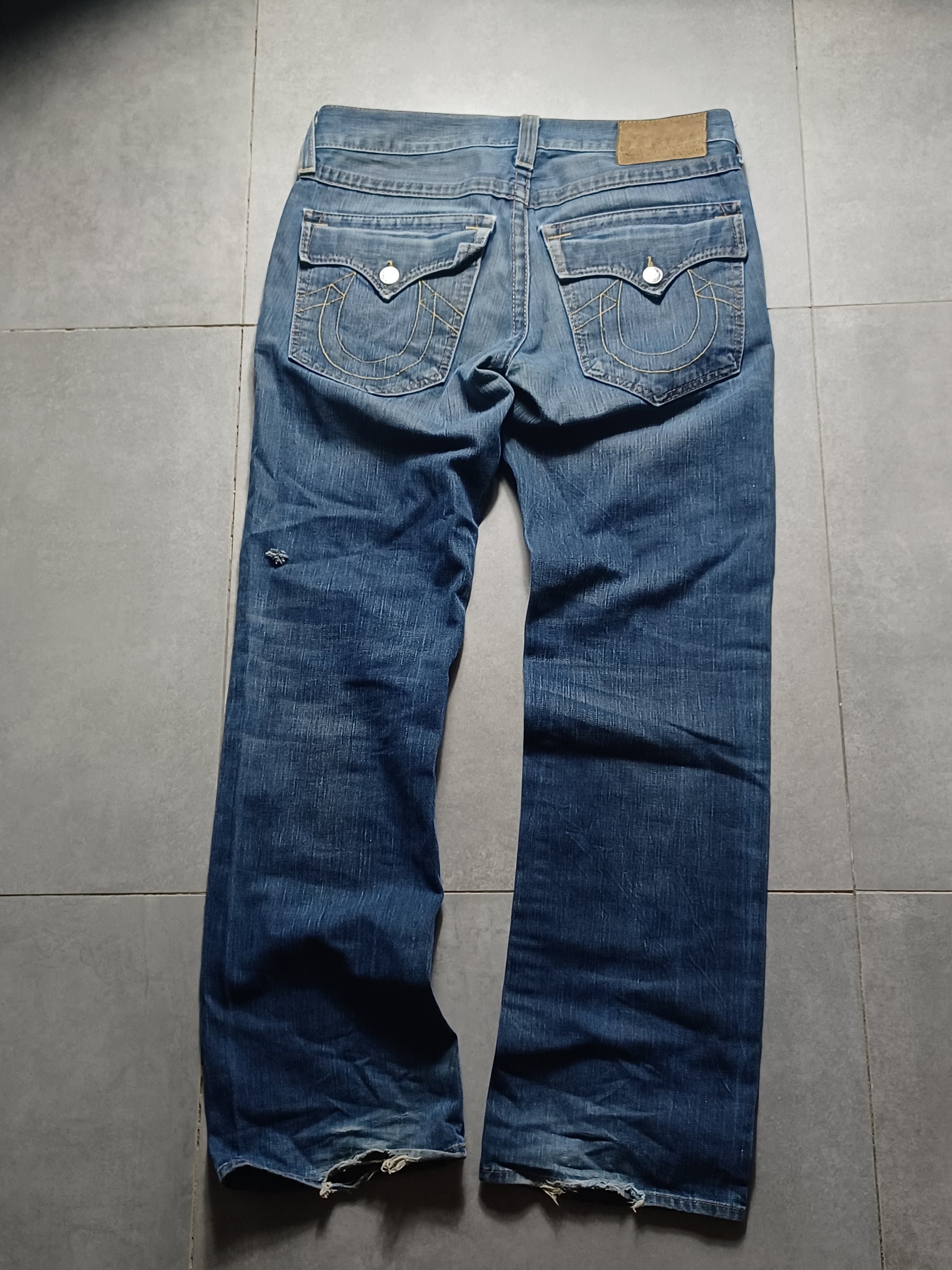 Granatowe Straight jeansy True Religion