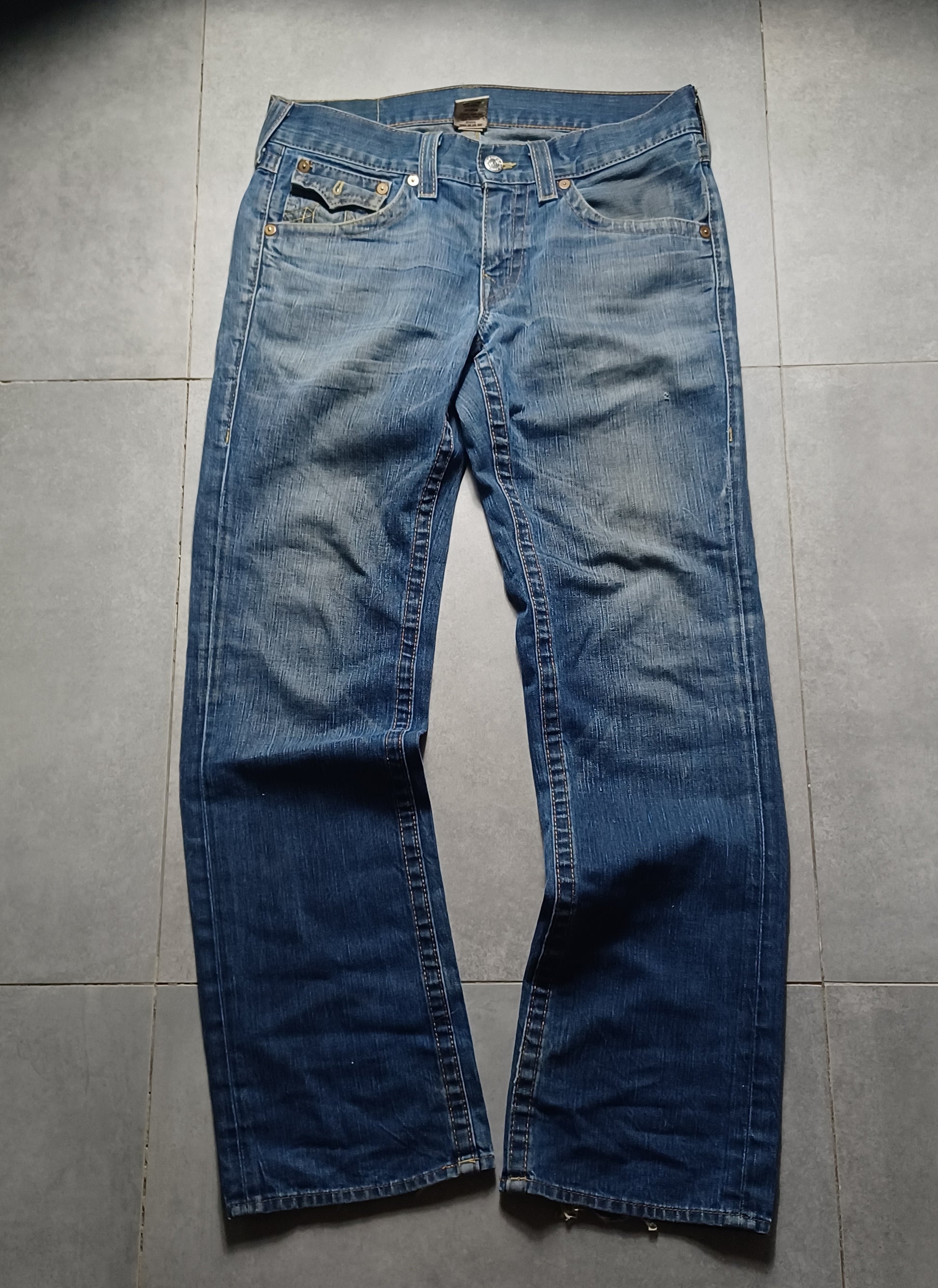 Granatowe Straight jeansy True Religion