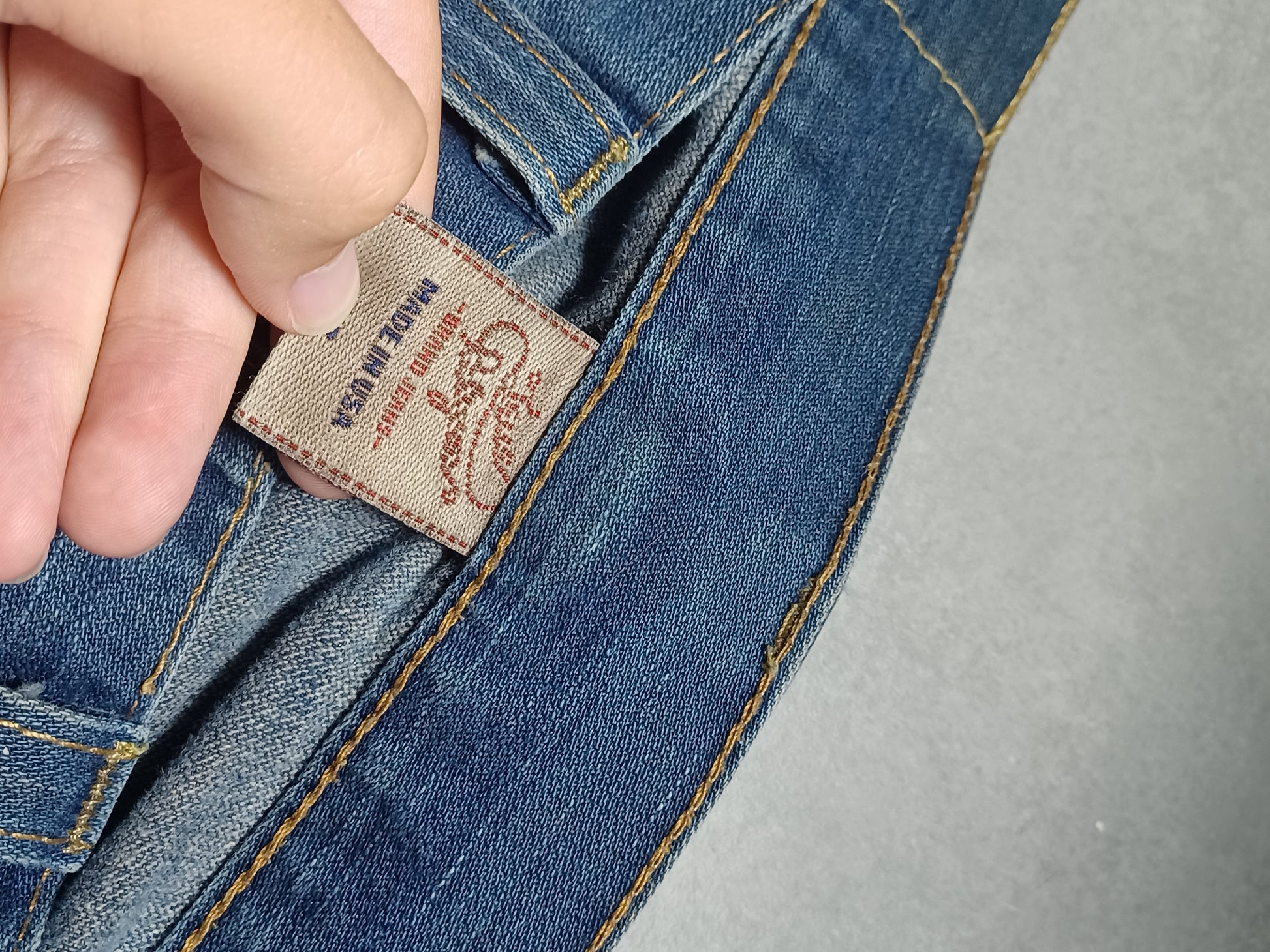 Granatowe Straight jeansy True Religion