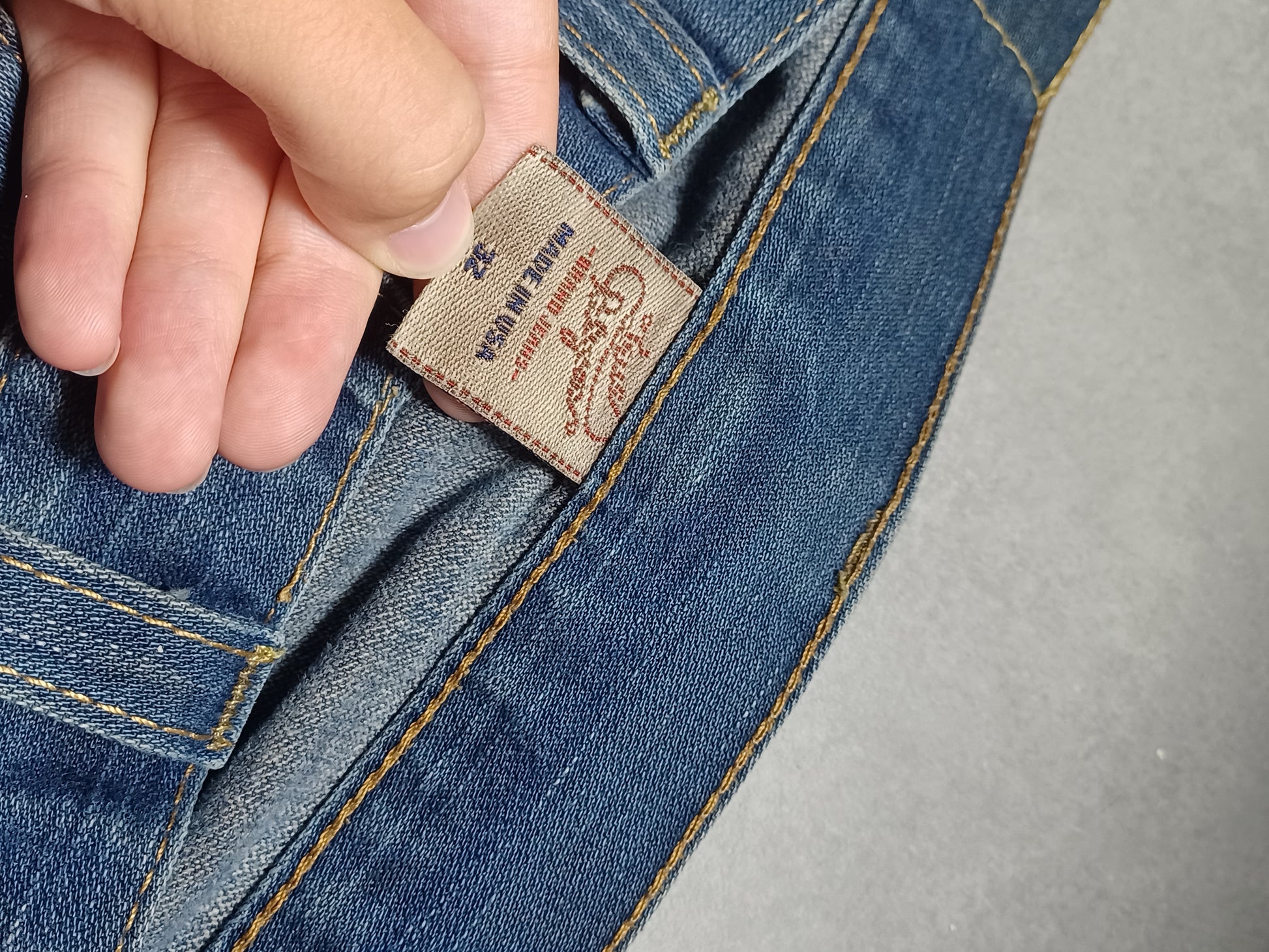Granatowe Straight jeansy True Religion