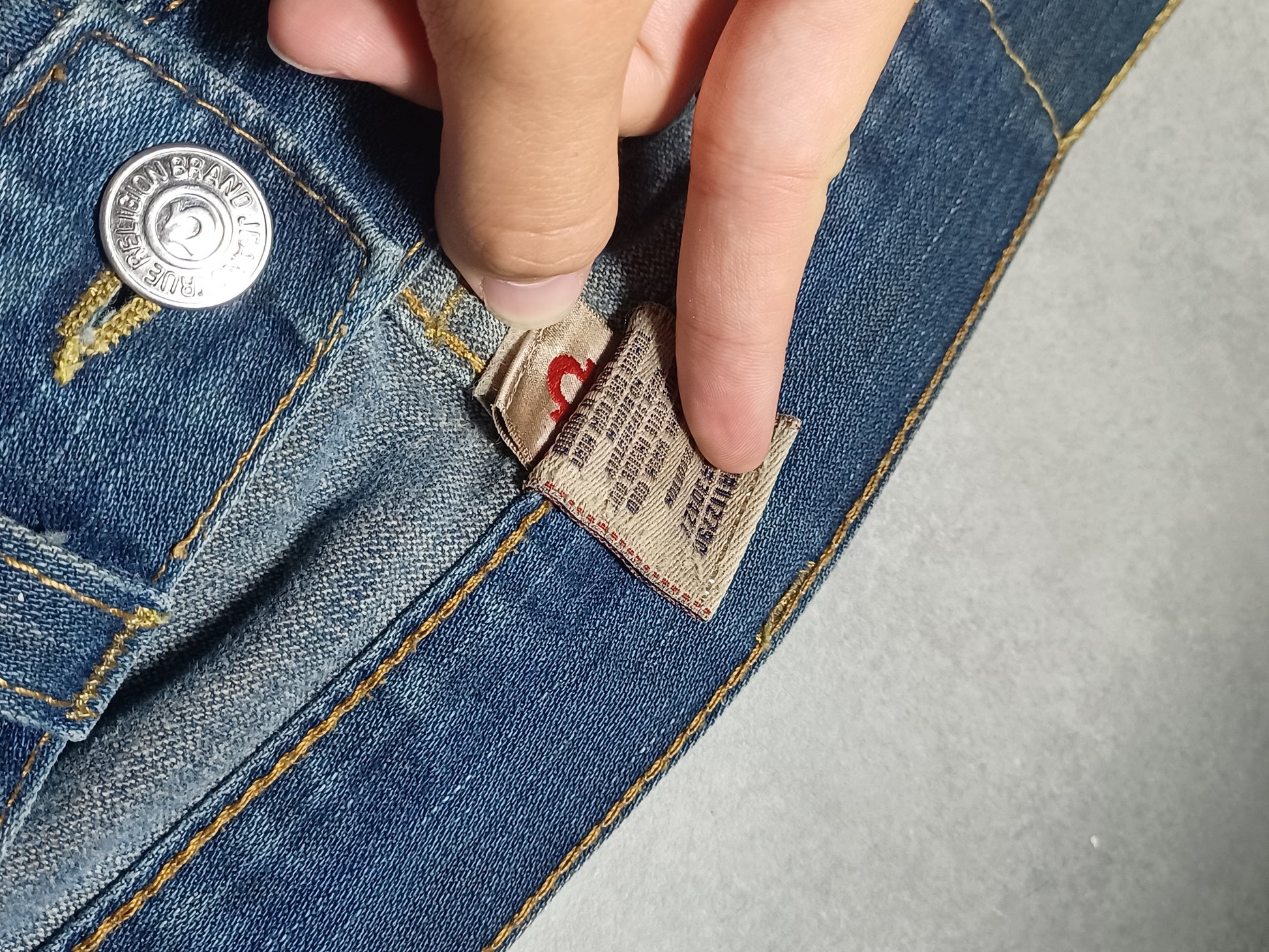 Granatowe Straight jeansy True Religion