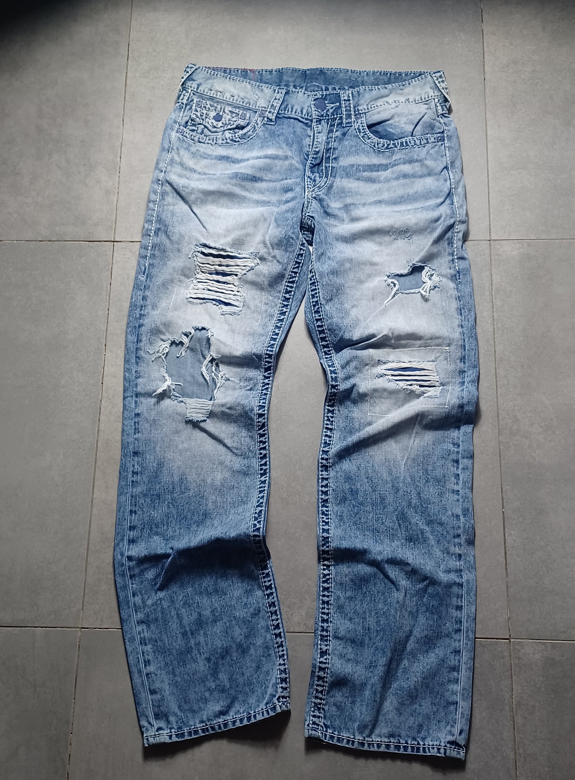 Niebieskie straight jeansy True Religion