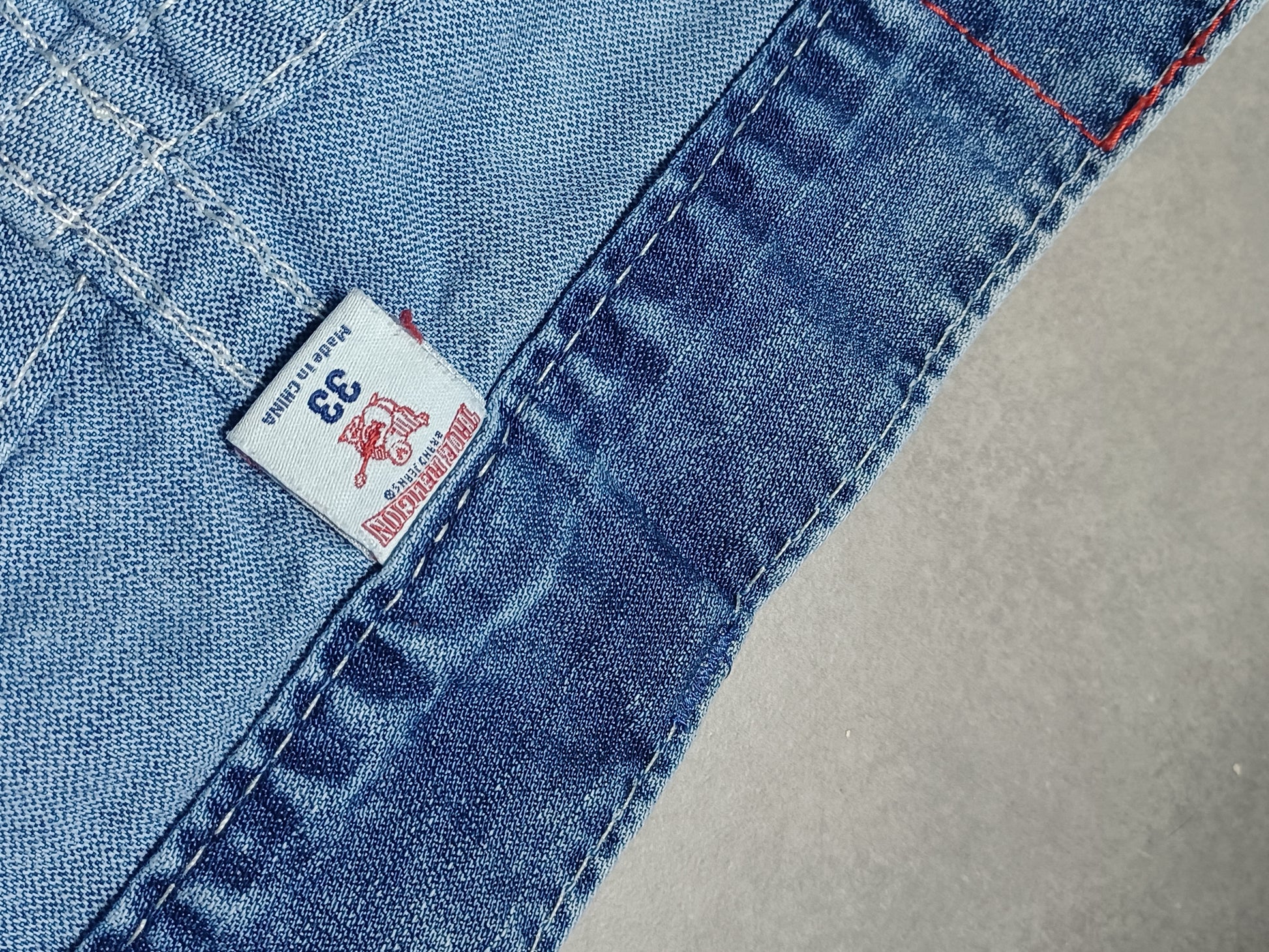 Niebieskie straight jeansy True Religion