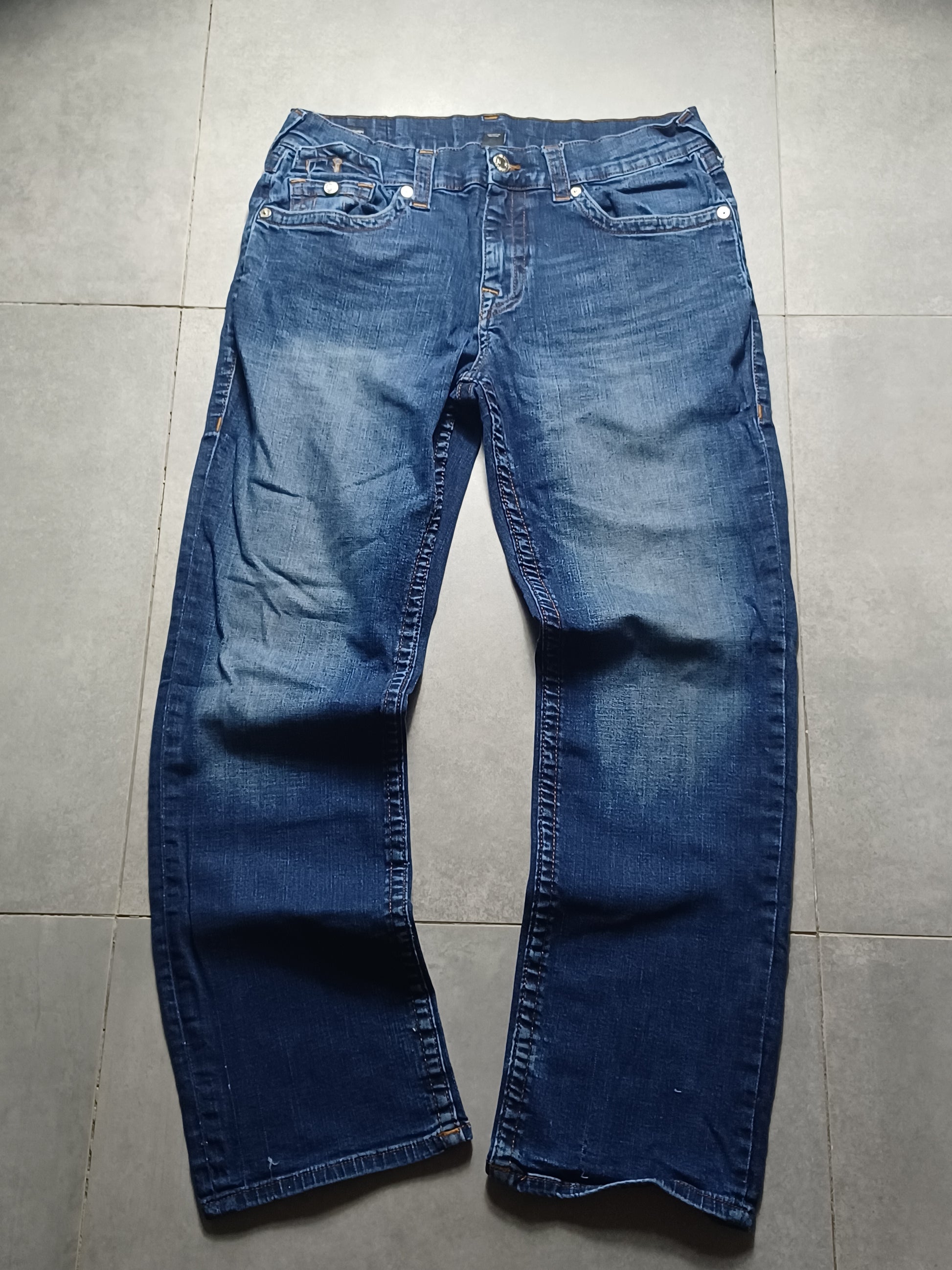 Granatowe straight fit jeansy True Religion