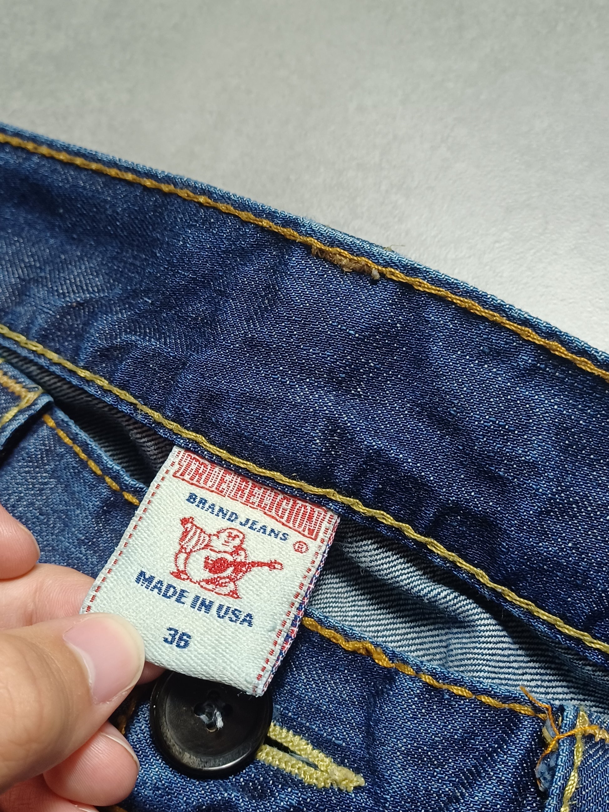 Granatowe straight jeans True Religion