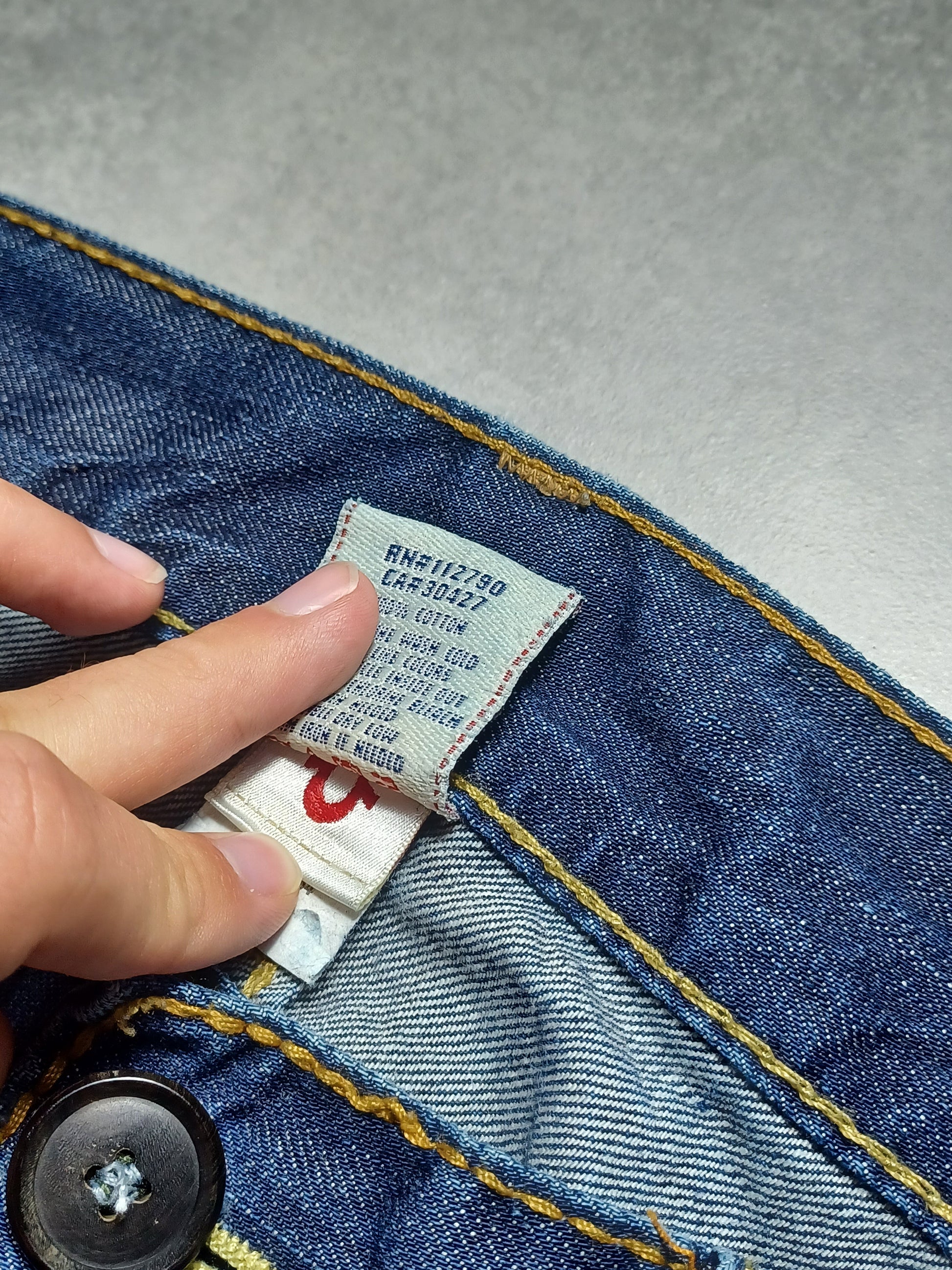 Granatowe straight jeans True Religion