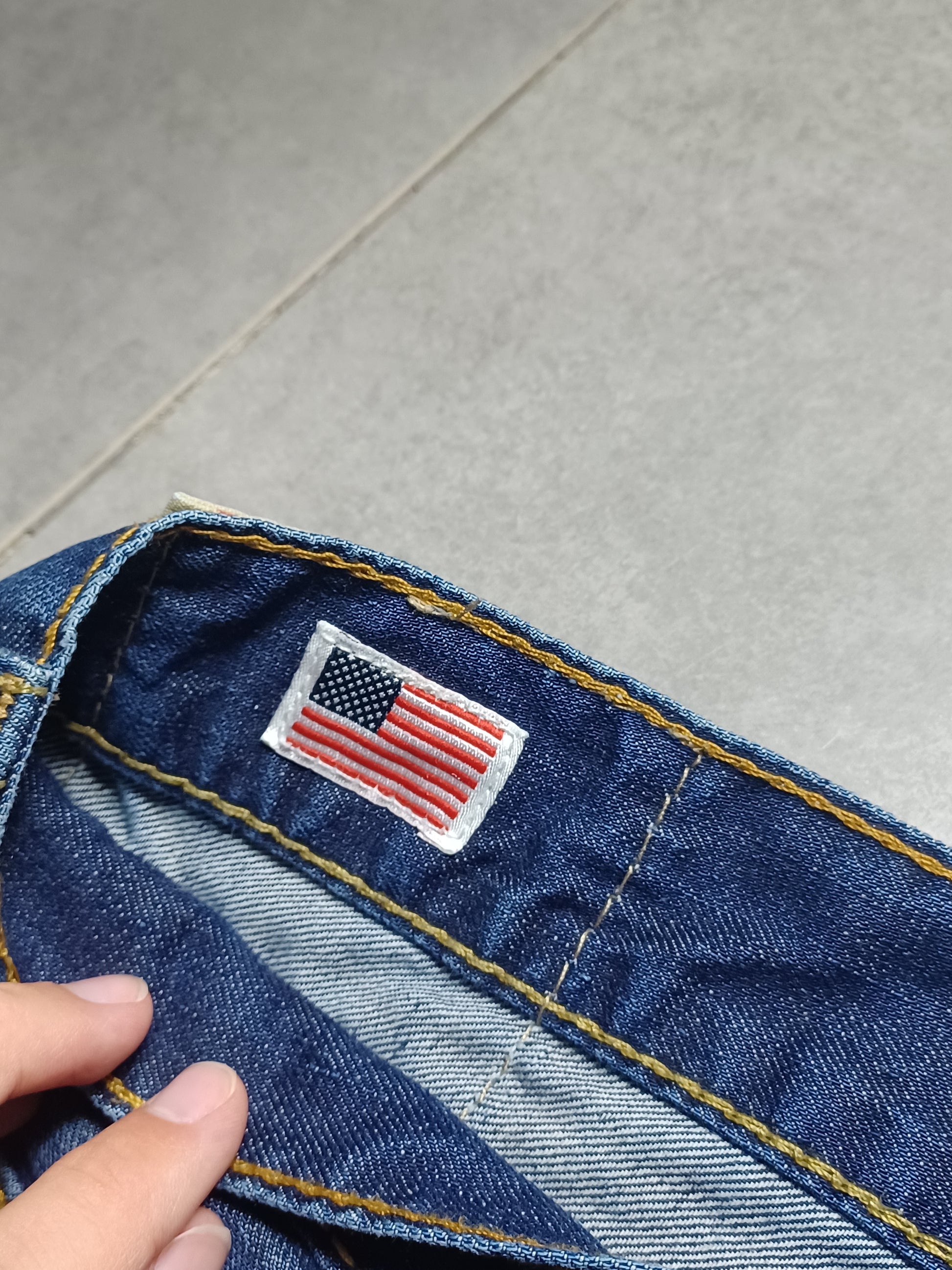Granatowe straight jeans True Religion
