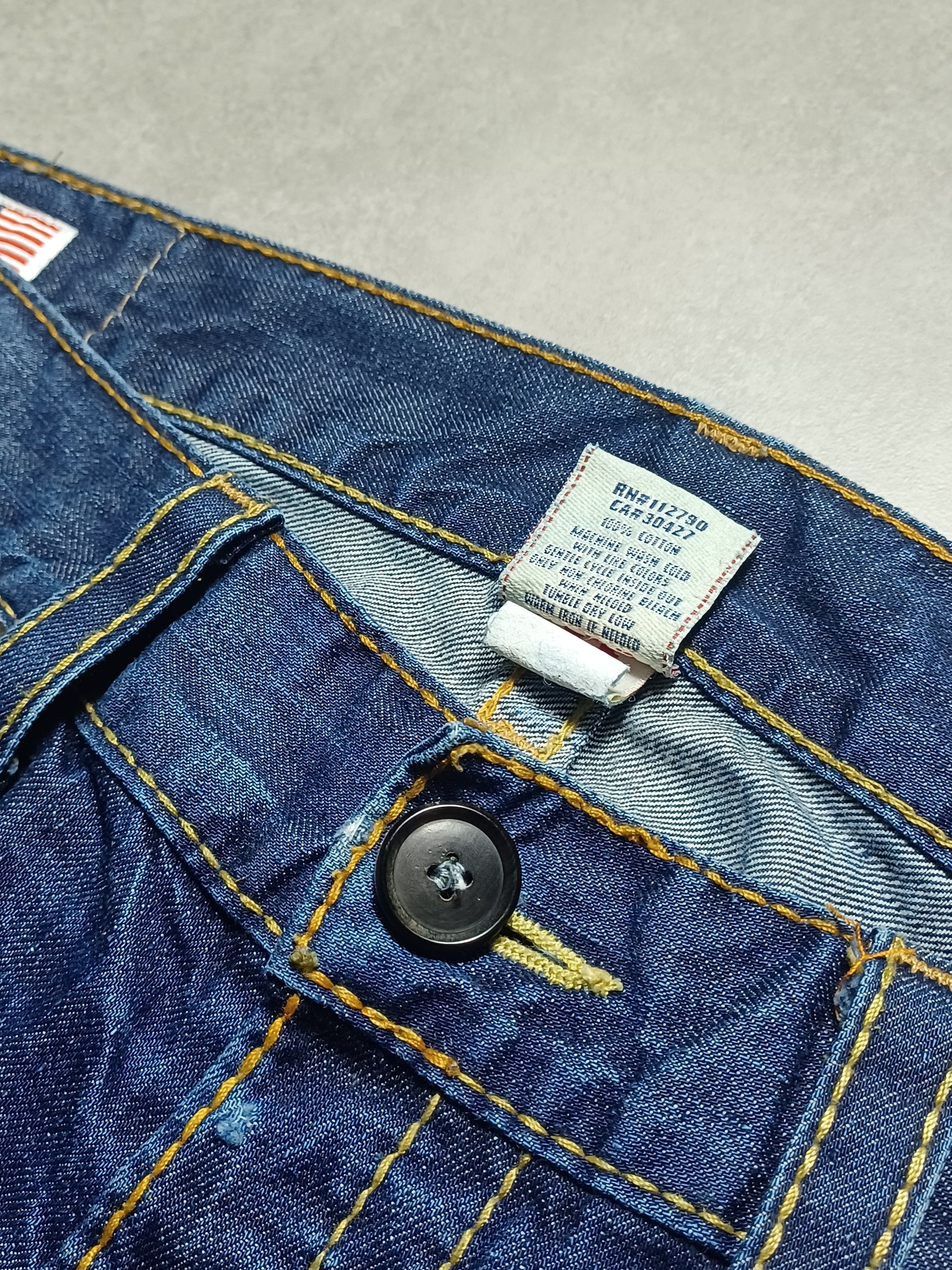 Granatowe straight jeans True Religion