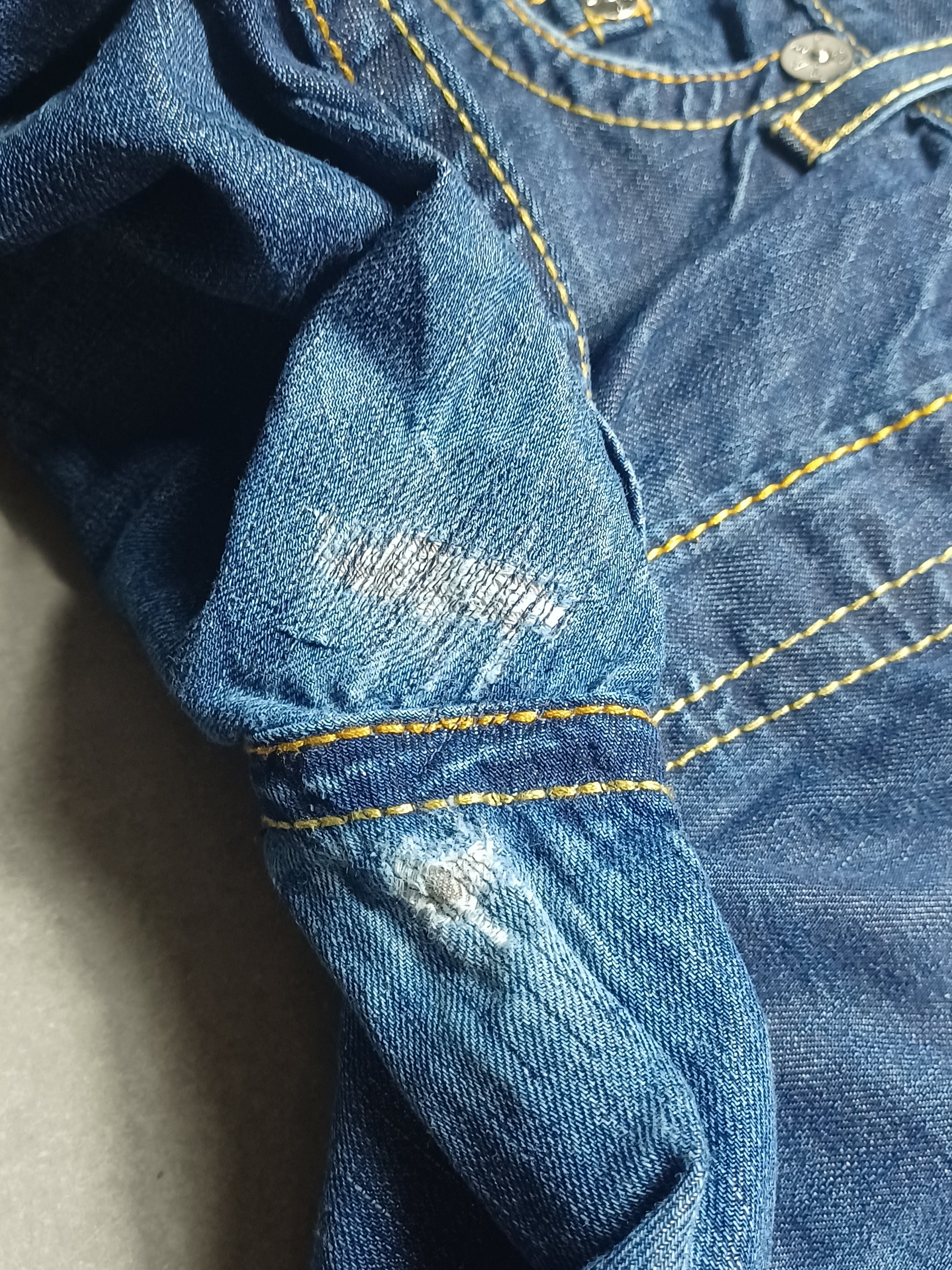 Granatowe straight jeans True Religion