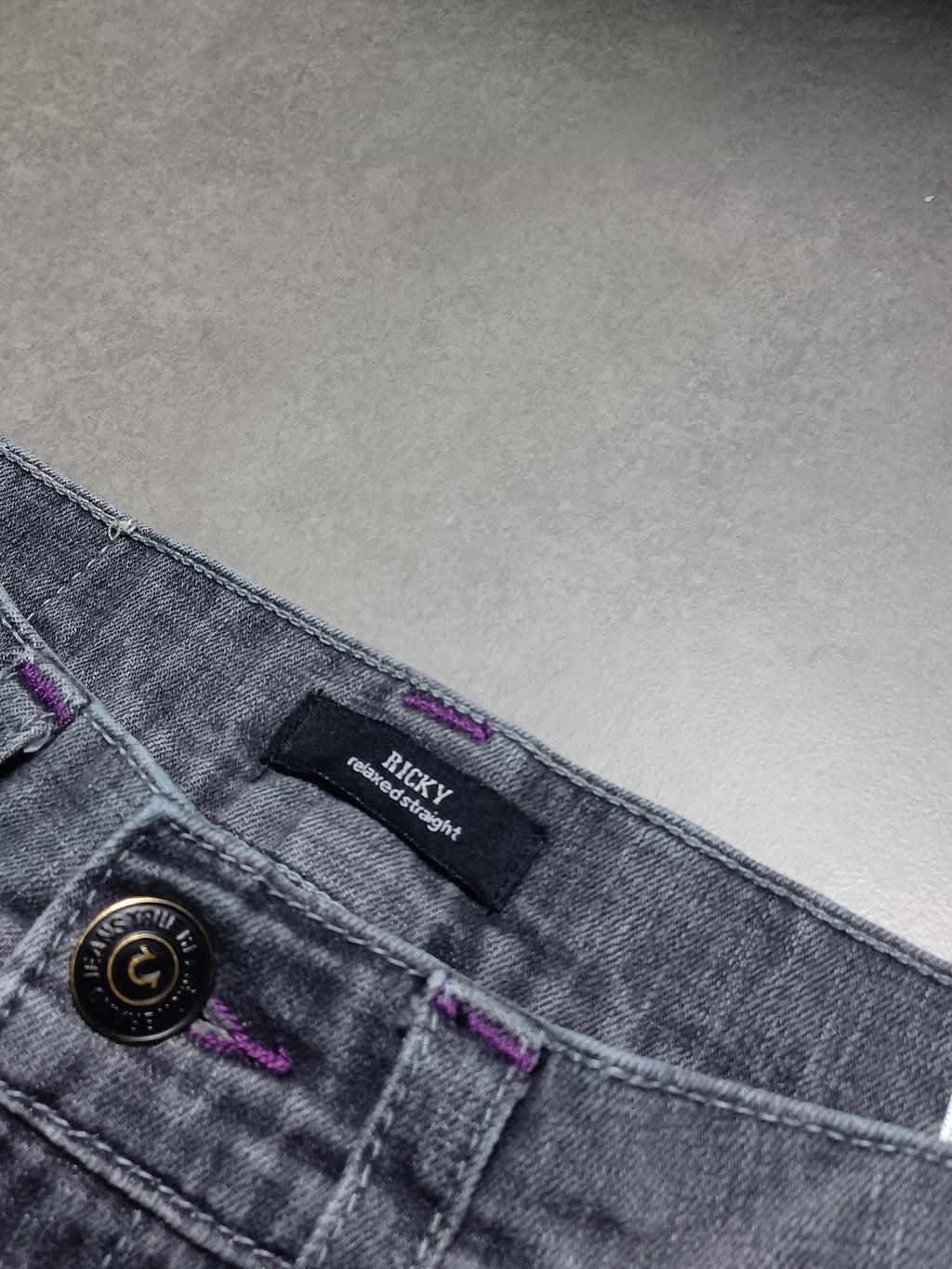 Szare Flared jeansy True Religion