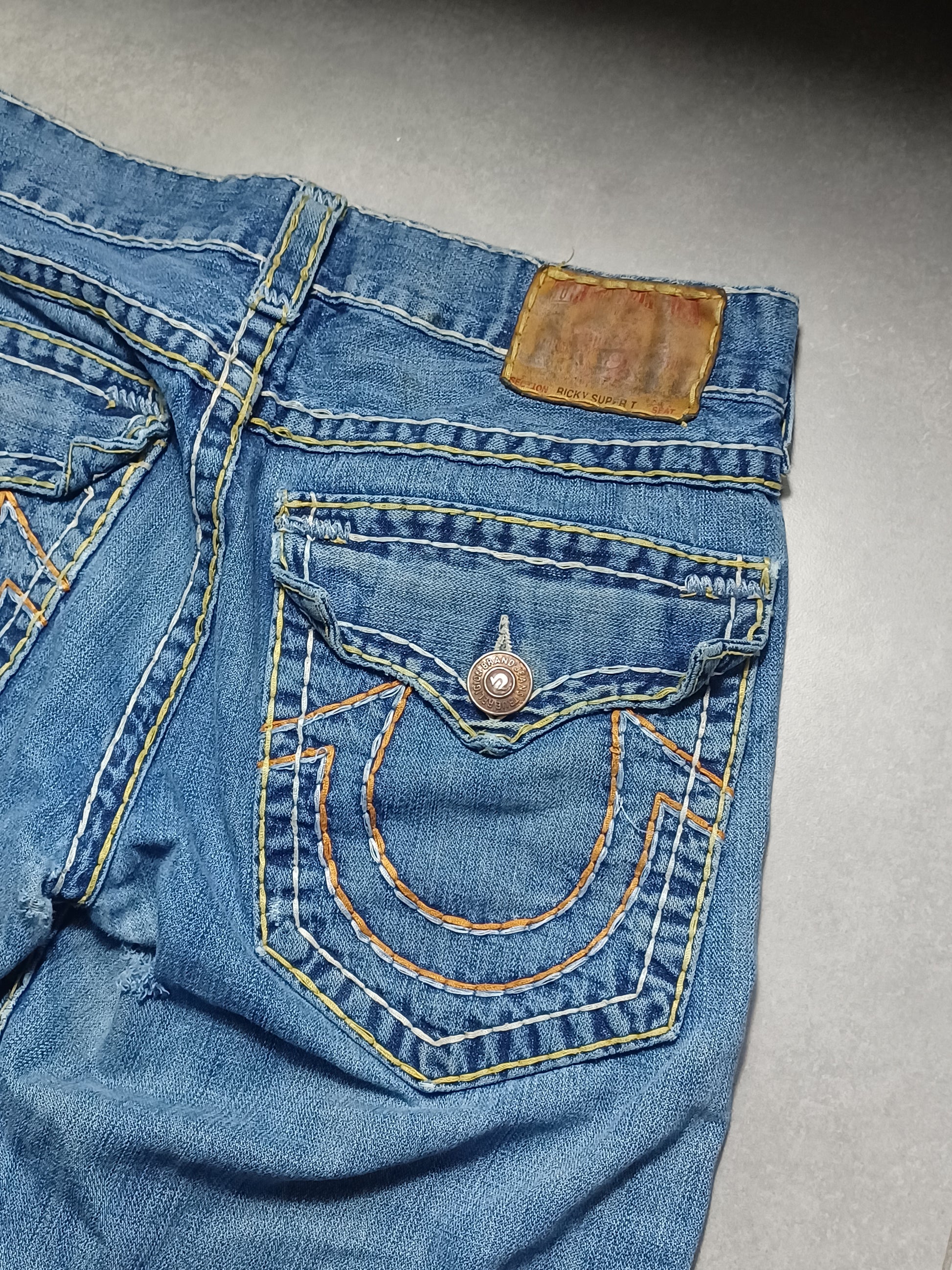 Niebieskie straight jeansy True Religion